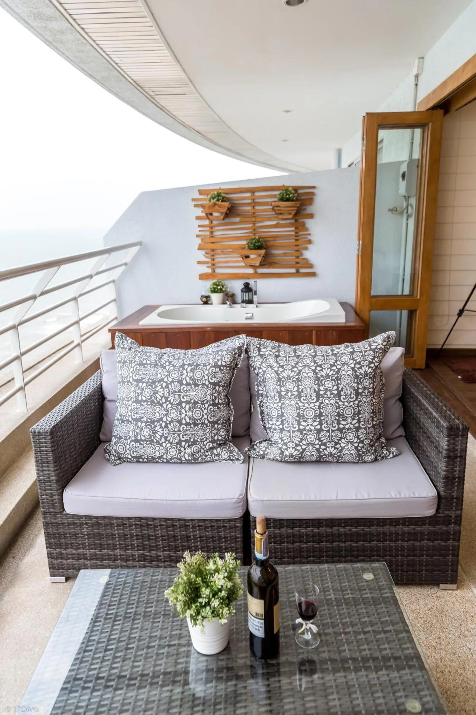 Sandy Beach Condo 17D