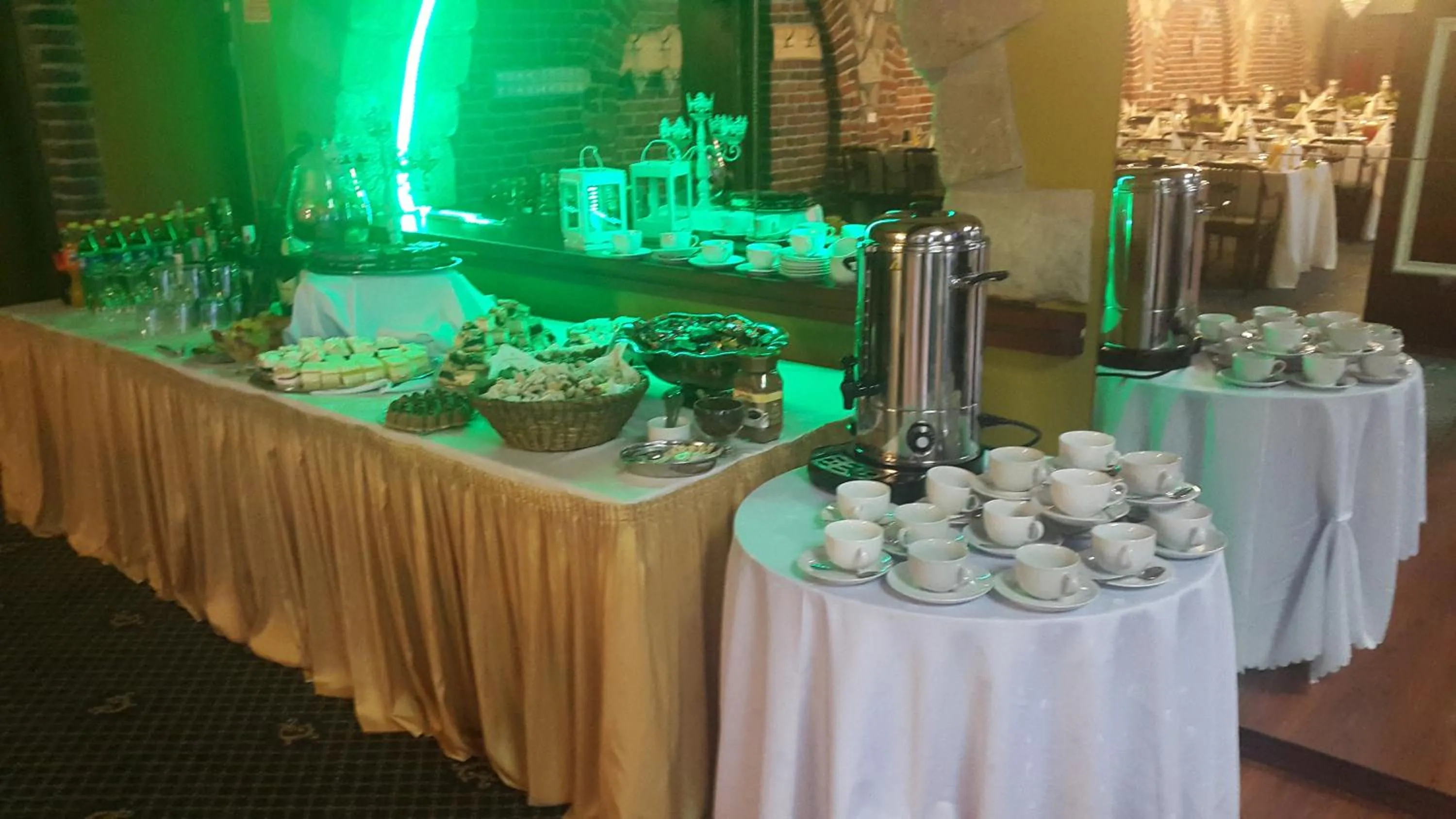 Restaurant/places to eat in Hotel Restauracja Pustelnik