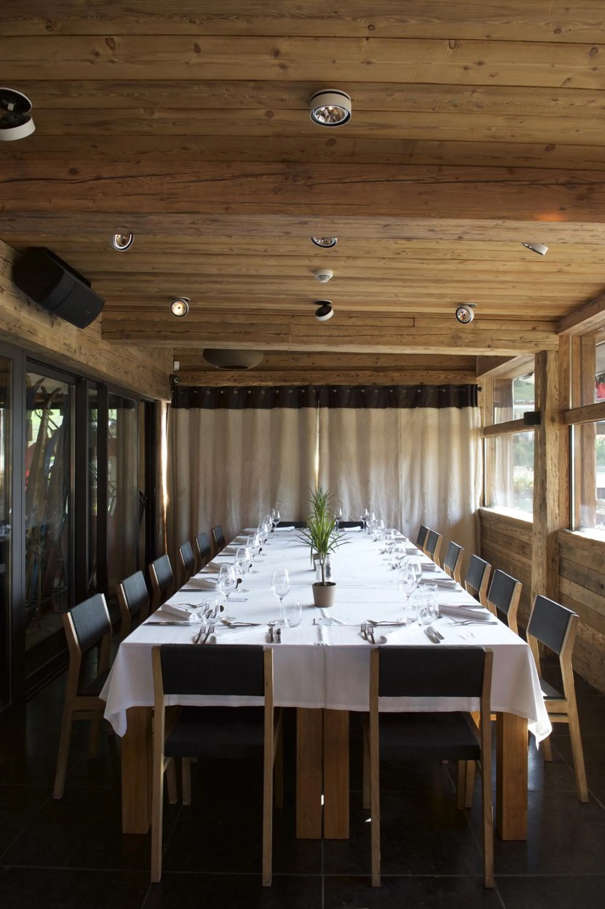 Restaurant/places to eat in Les Rhodos