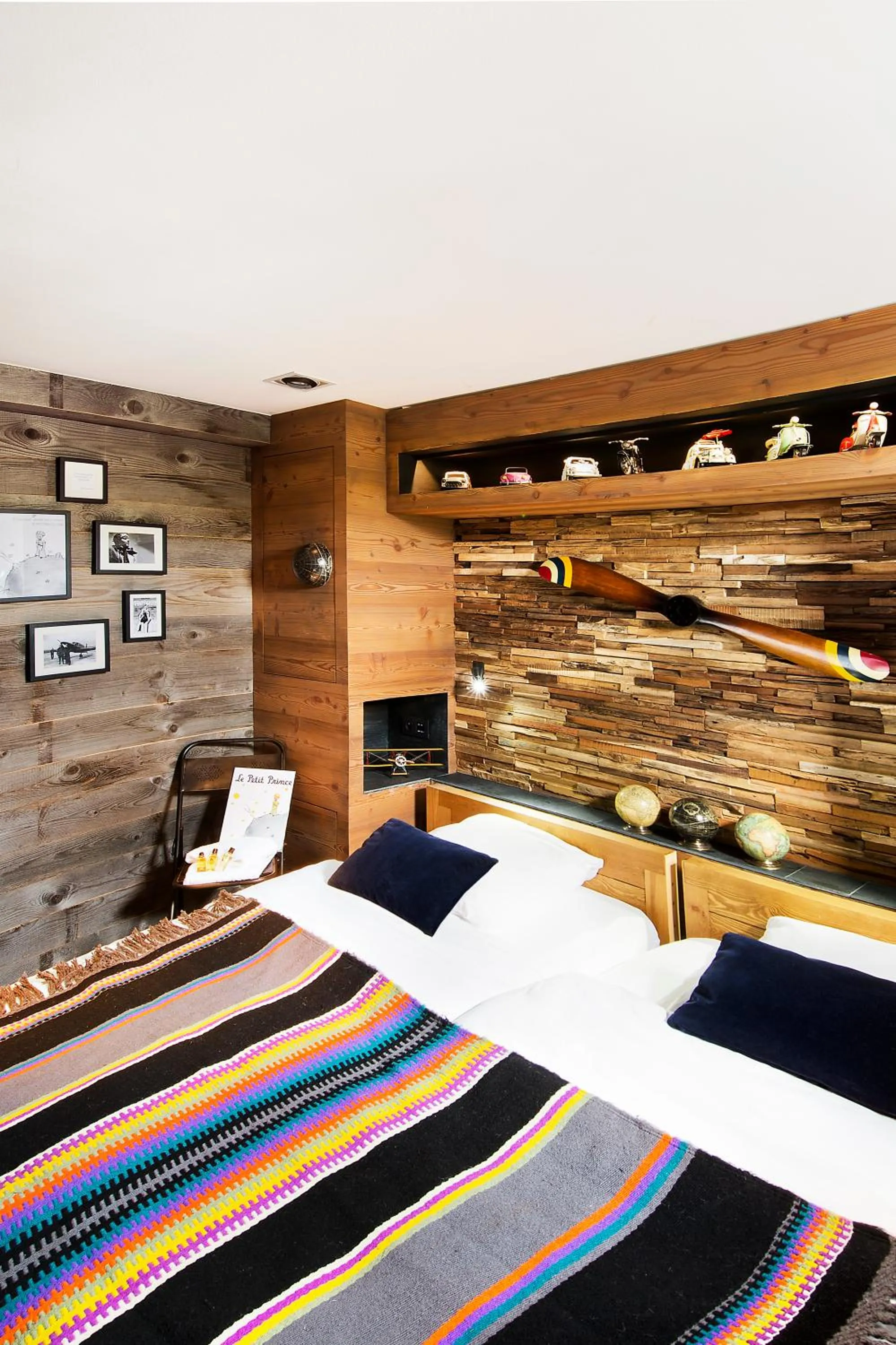 Shower, Bed in Les Rhodos