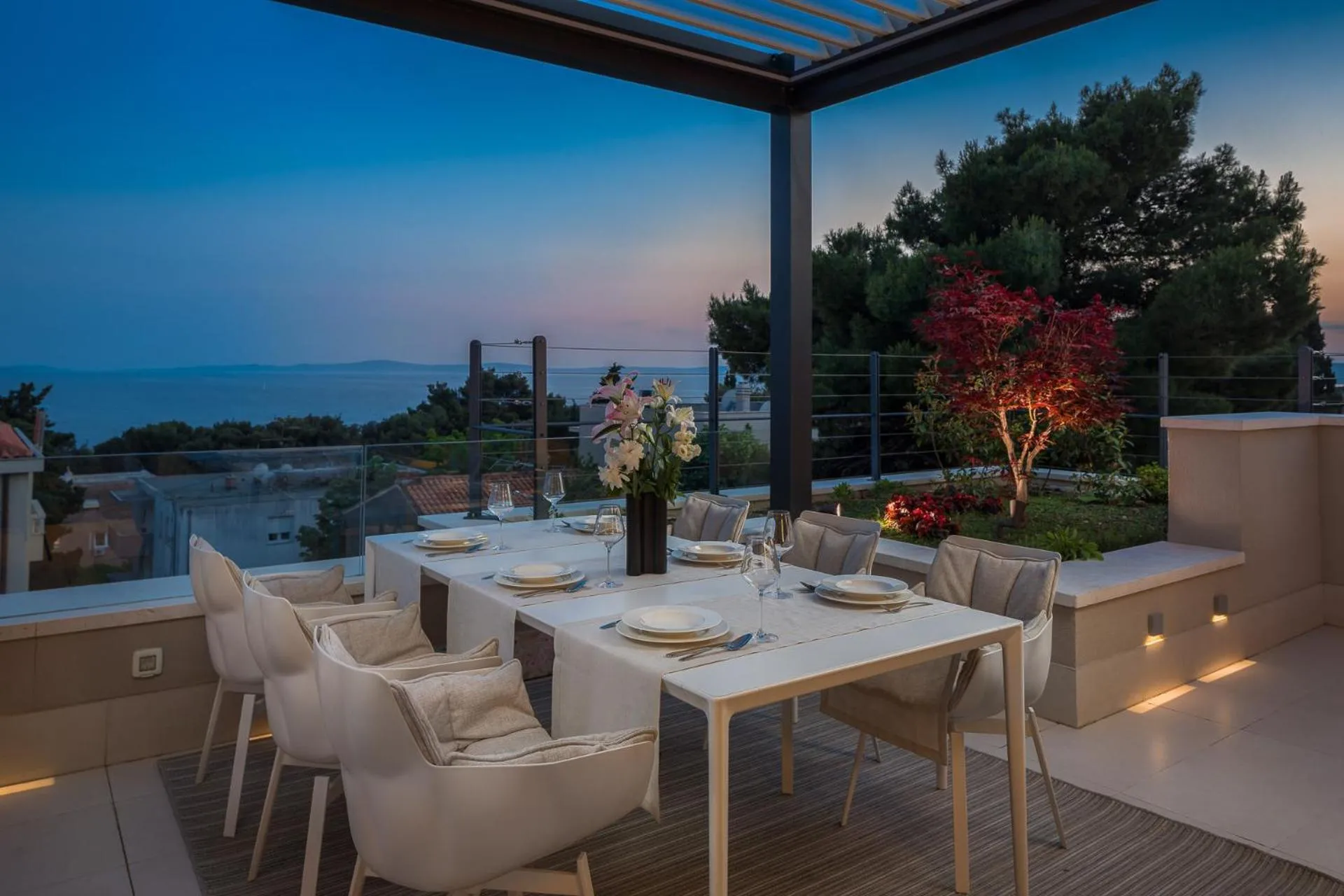 Restaurant/places to eat in Alba Residence