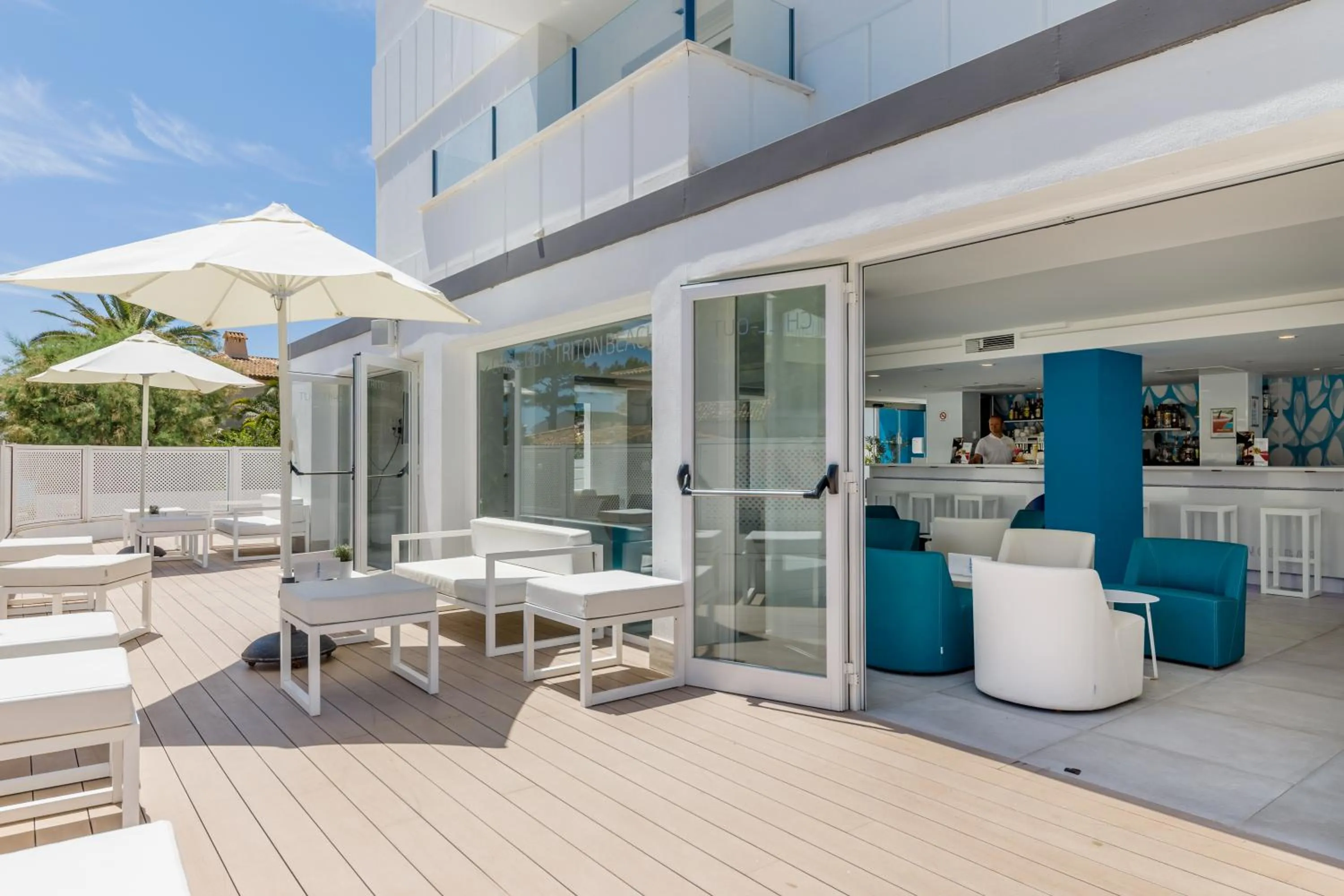 Lounge or bar in Welikehotel Triton Beach