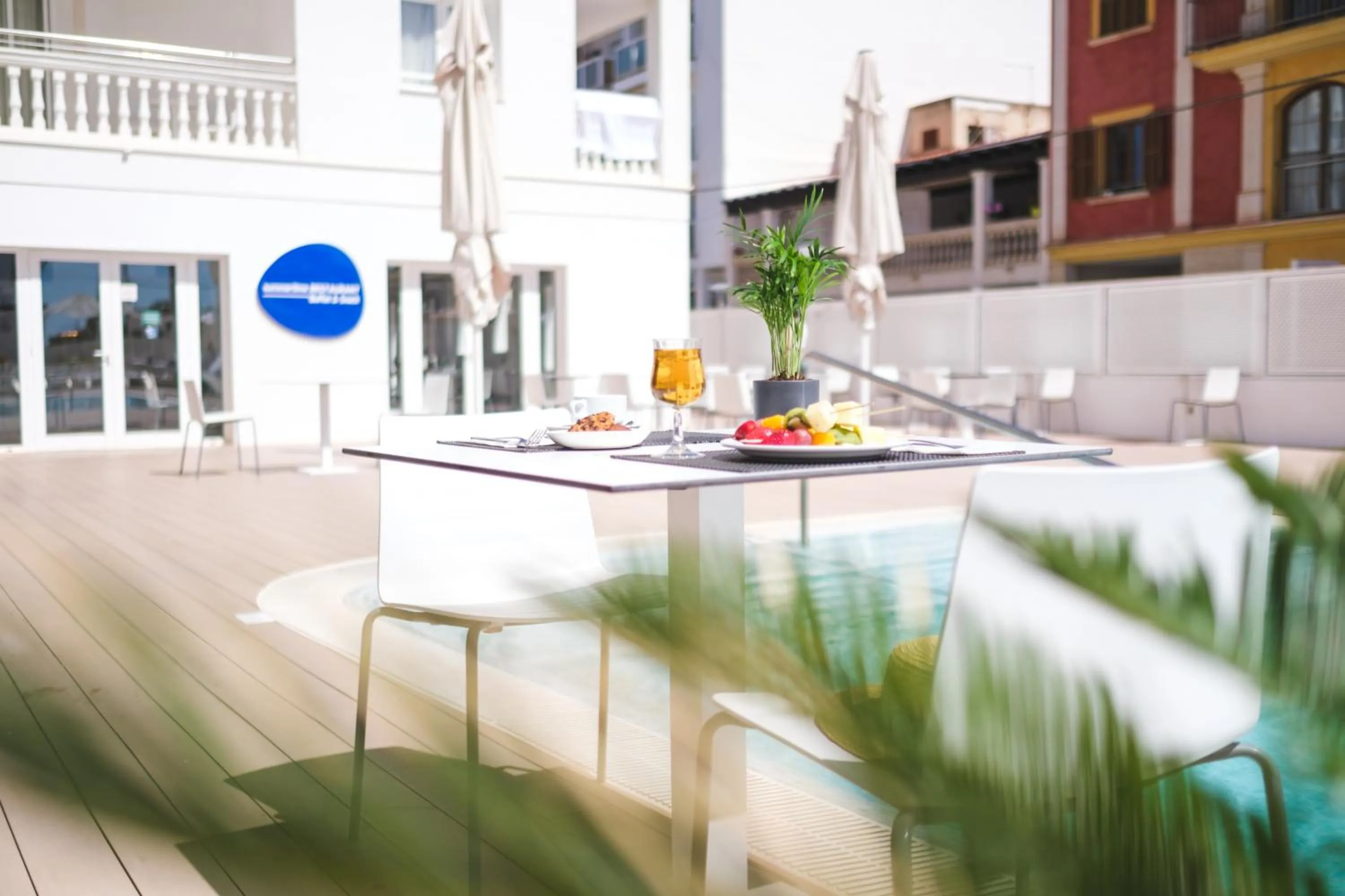 Lounge or bar in Welikehotel Triton Beach