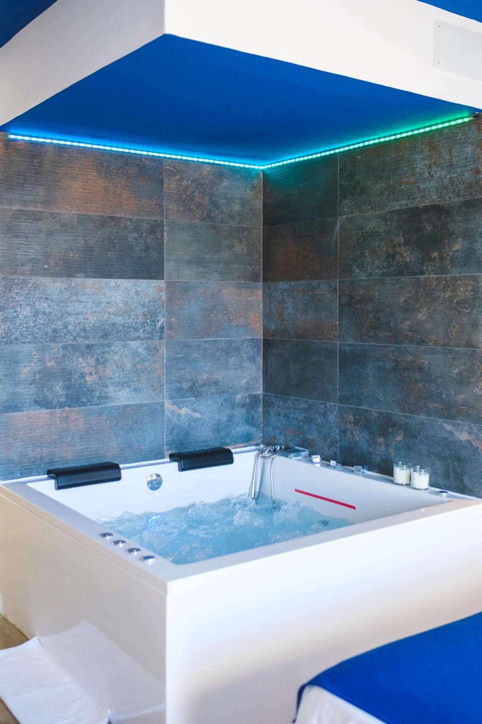 Hot Tub in Welikehotel Triton Beach