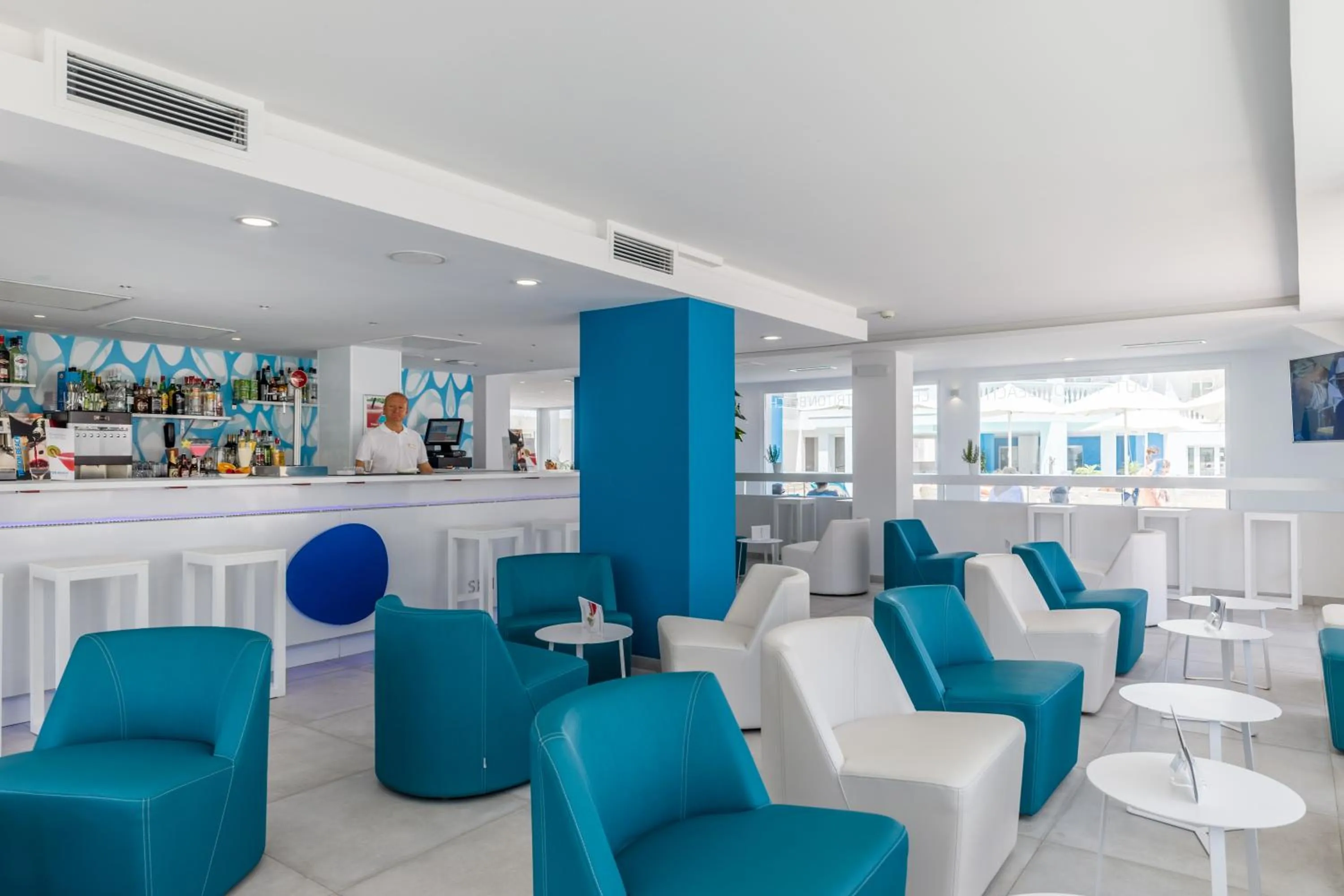 Lounge or bar in Welikehotel Triton Beach
