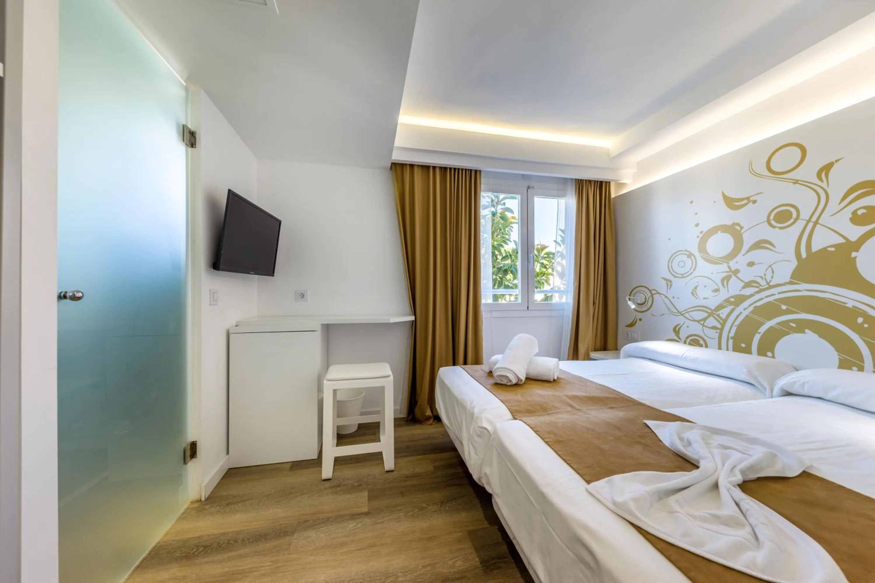 Photo of the whole room, Bed in Welikehotel Triton Beach