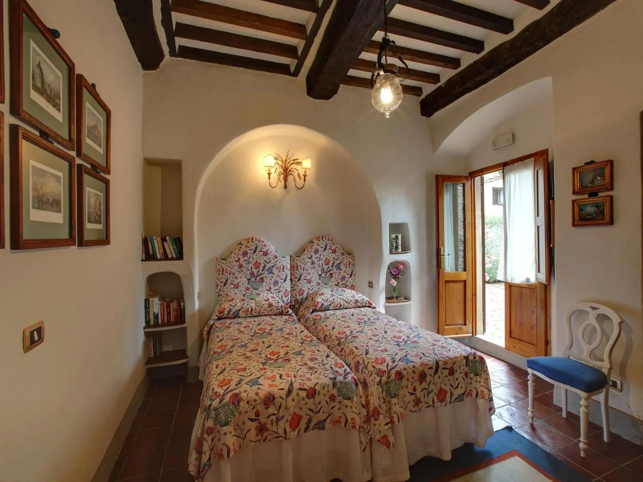 Bed in Villa Le Barone