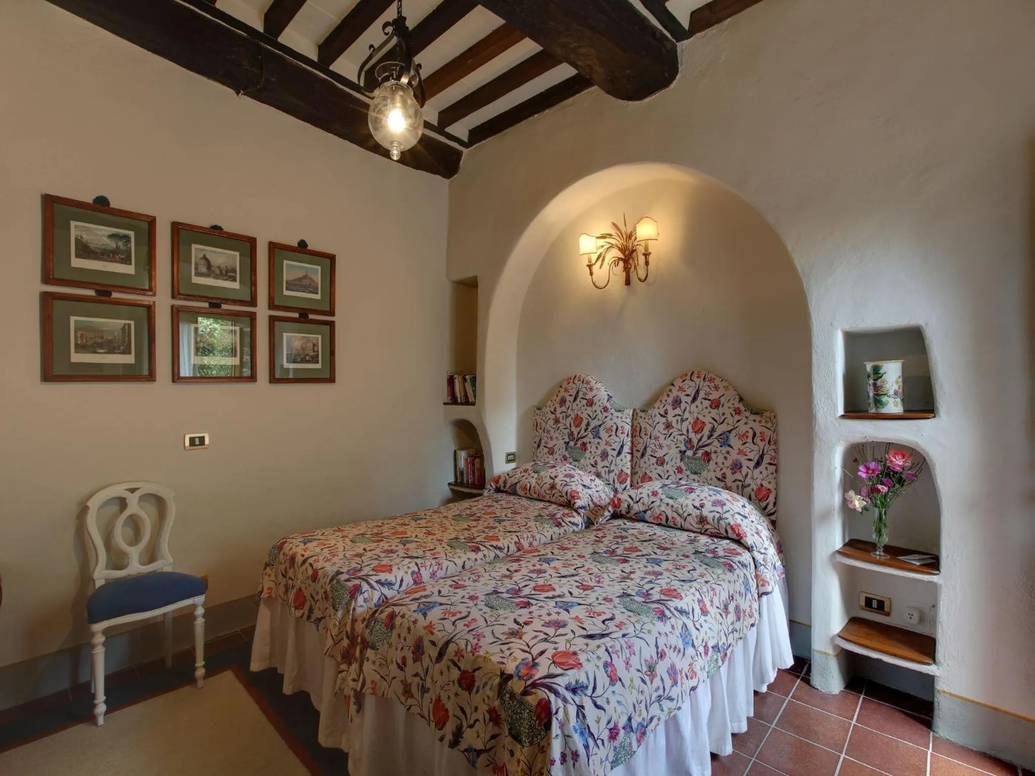 Bed in Villa Le Barone