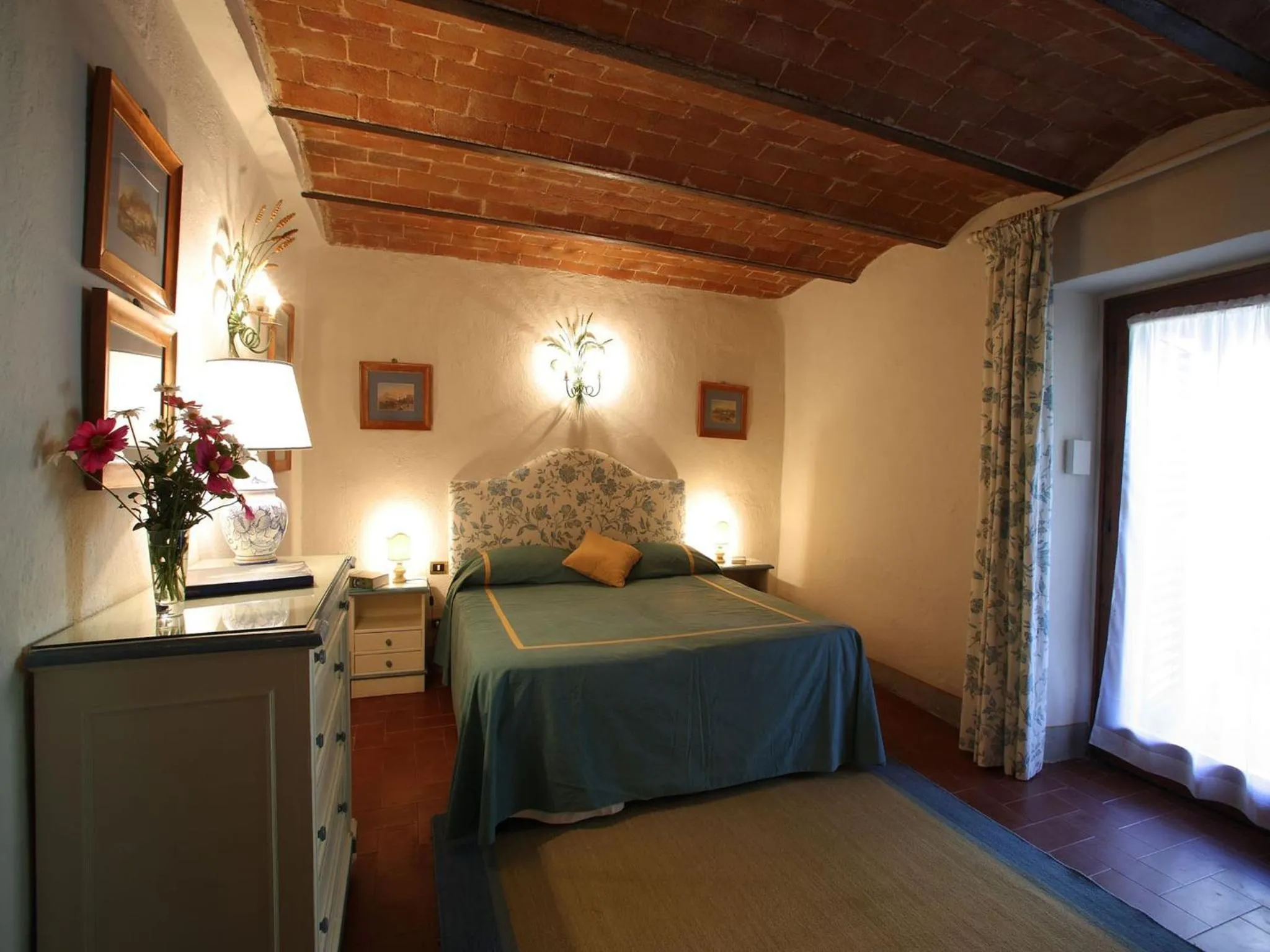 Bed in Villa Le Barone