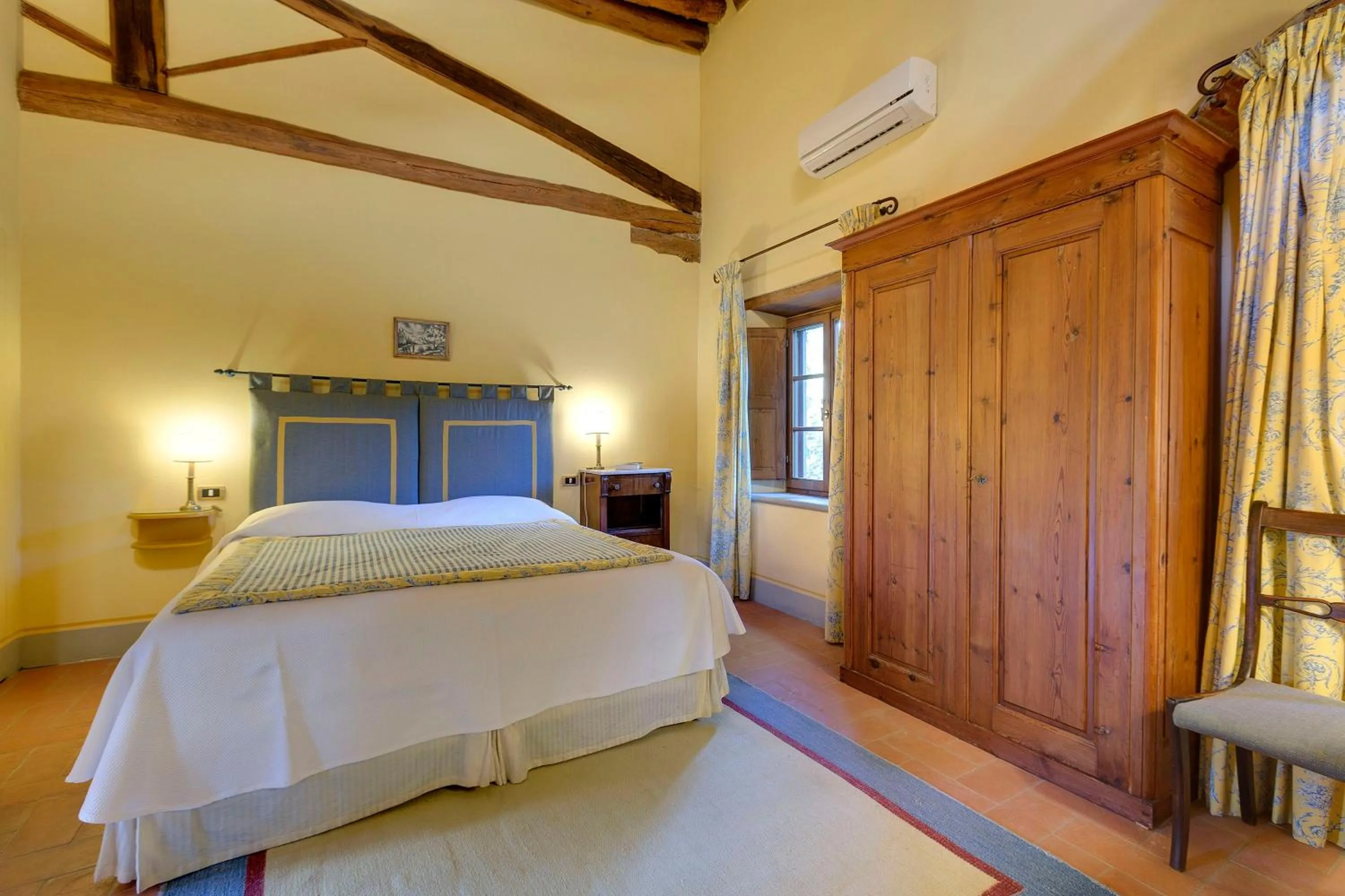 Photo of the whole room, Bed in Villa Le Barone