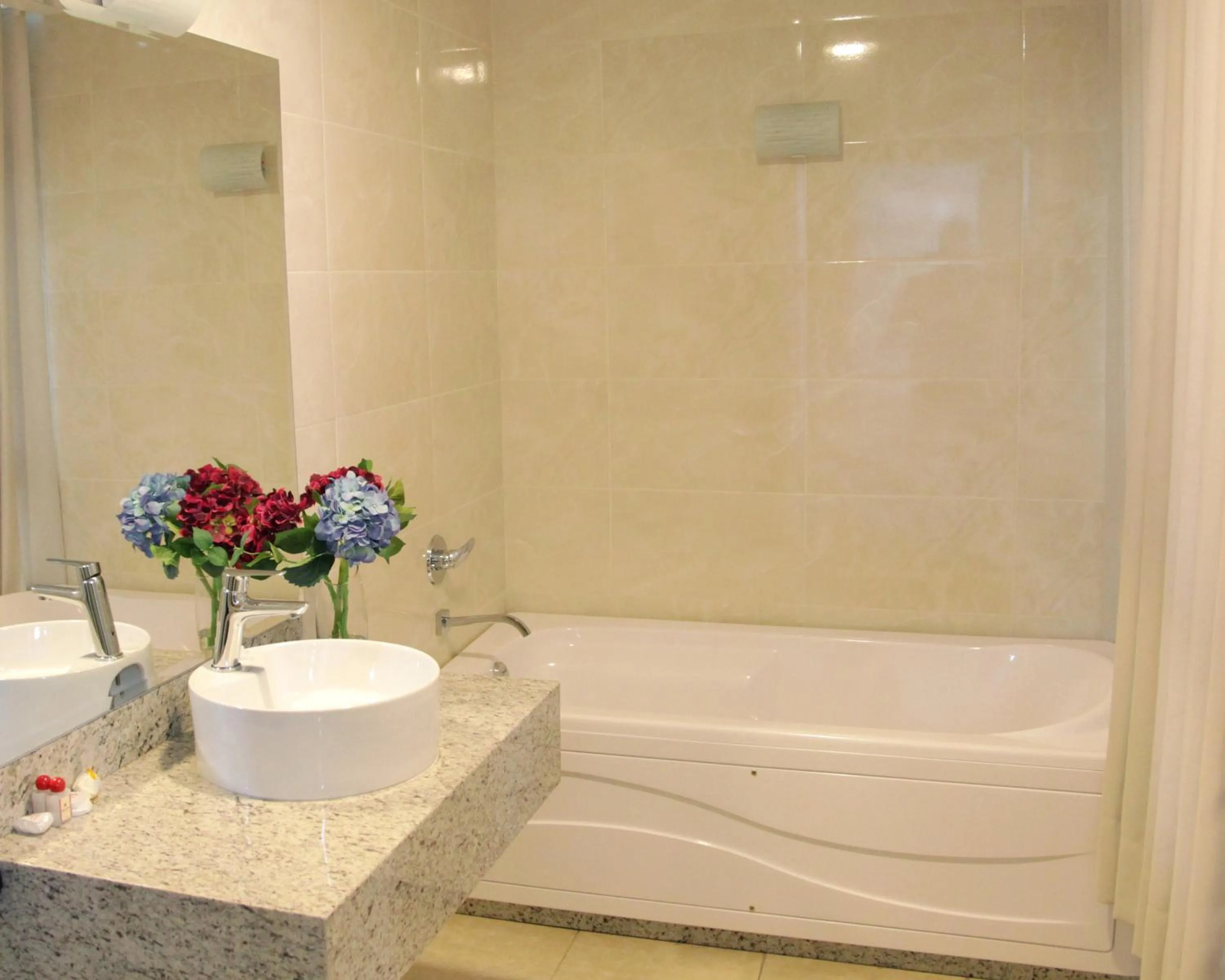 Bathroom in Di Capri Hotel