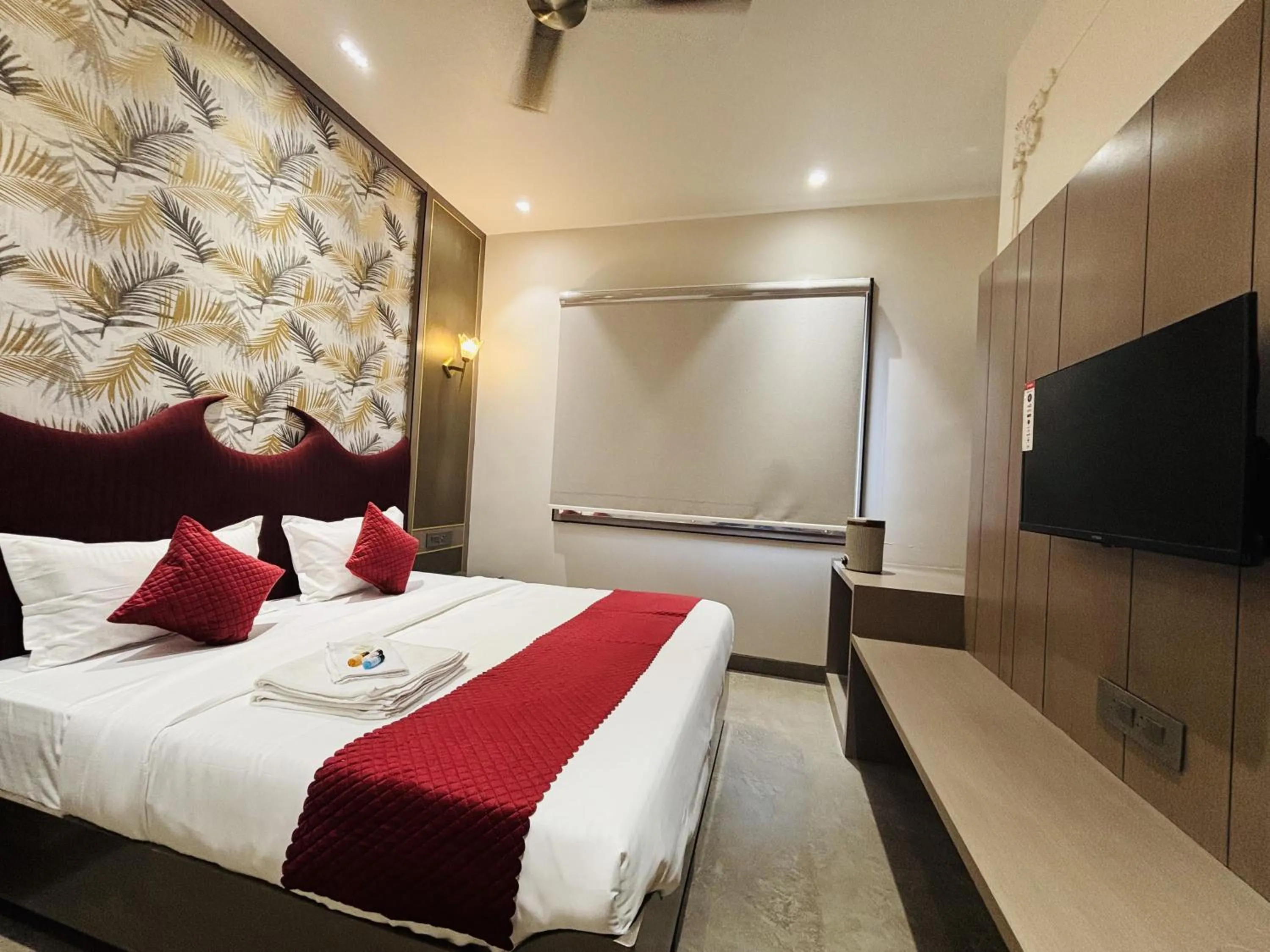 Bed in Hotel Royal Nest