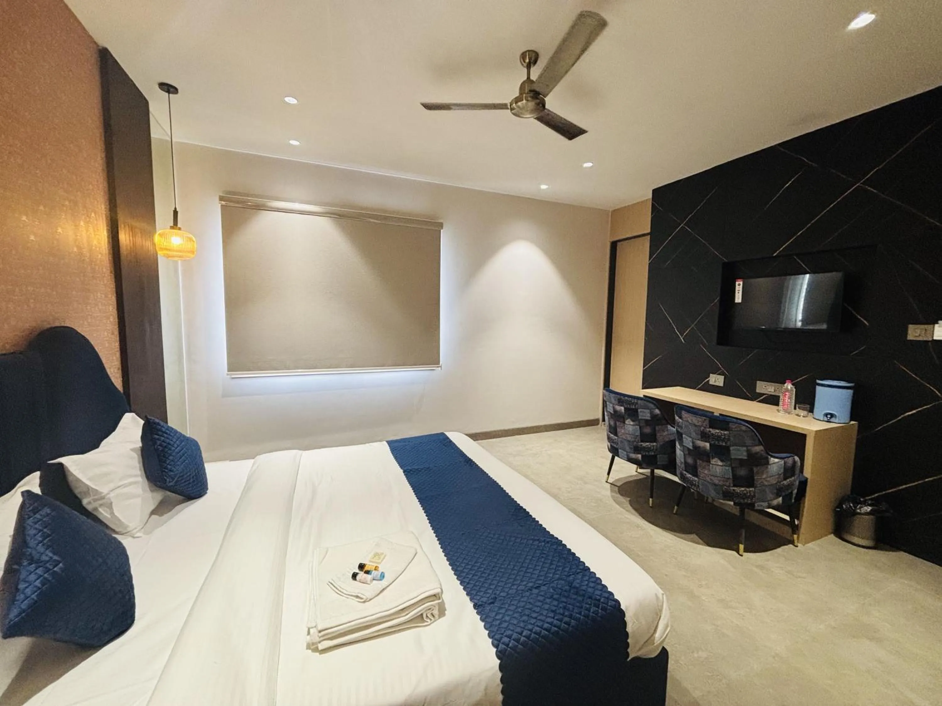 Bed in Hotel Royal Nest
