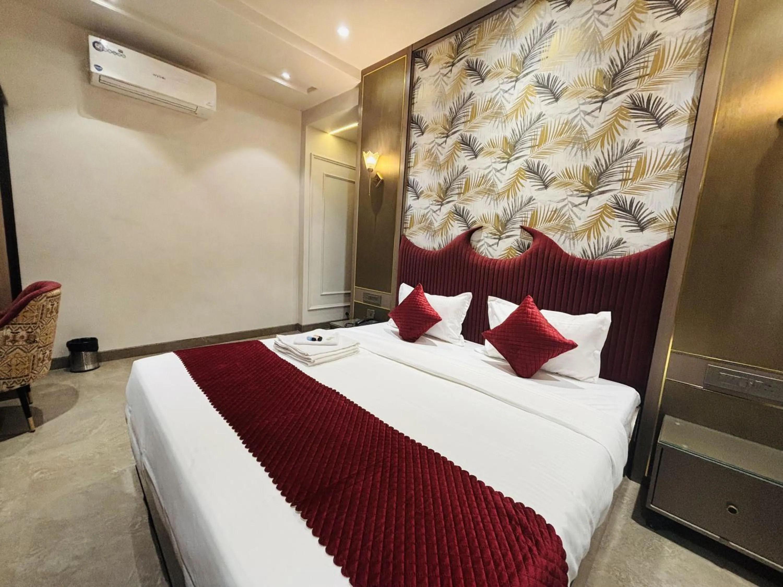 Bed in Hotel Royal Nest
