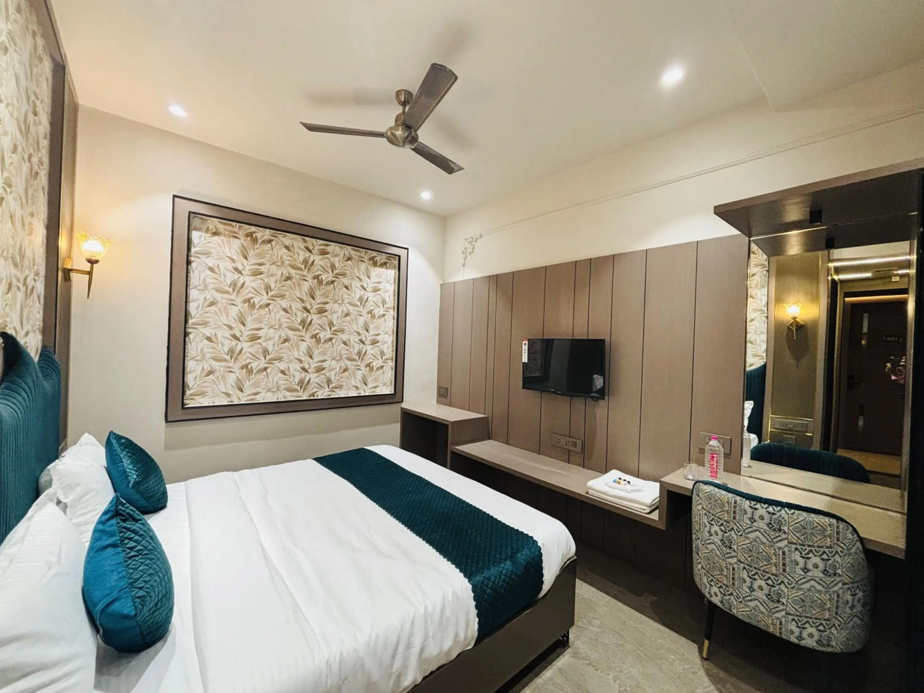 Bed in Hotel Royal Nest
