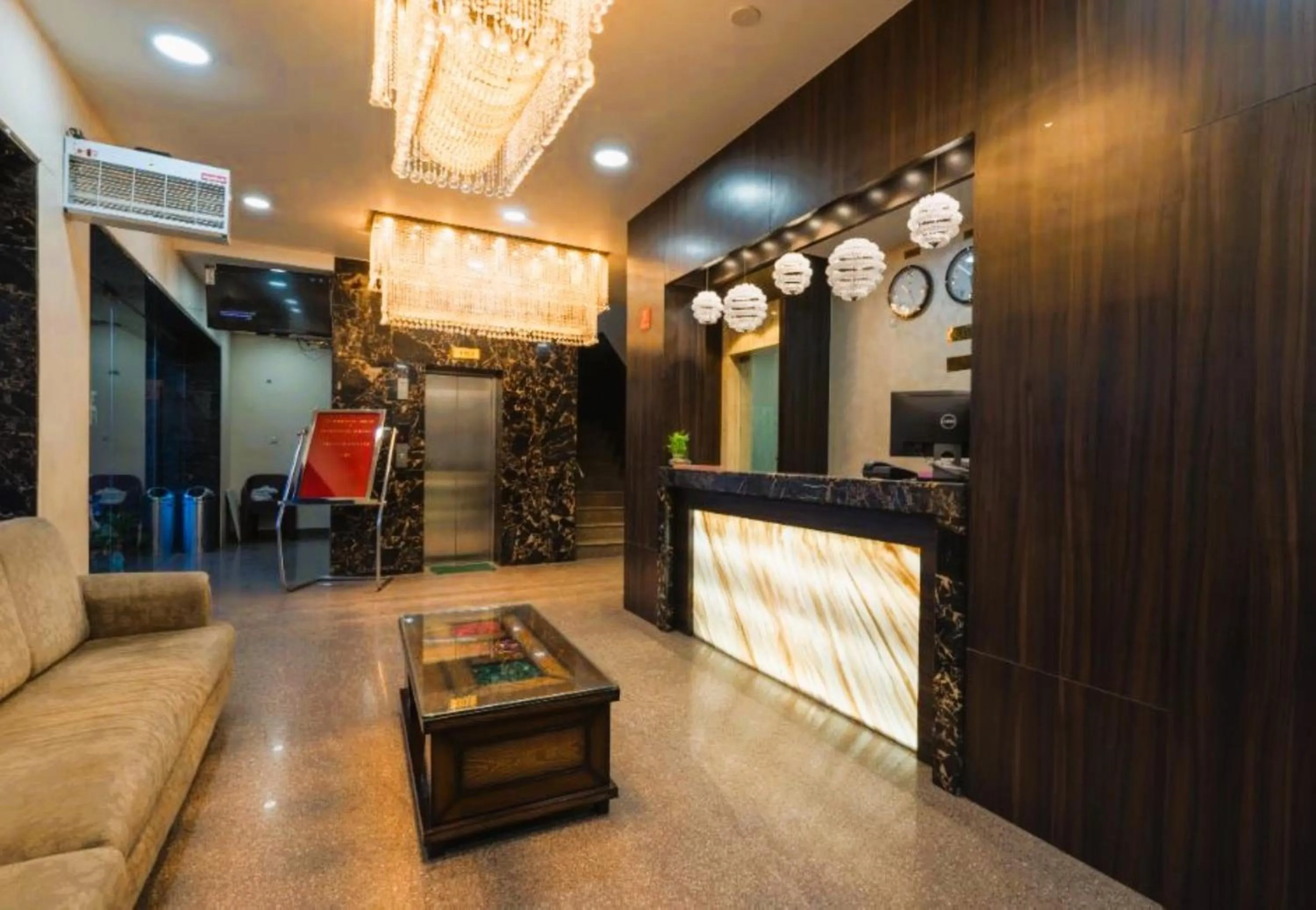 Lobby or reception in Hotel Manas Continental Gorakhpur