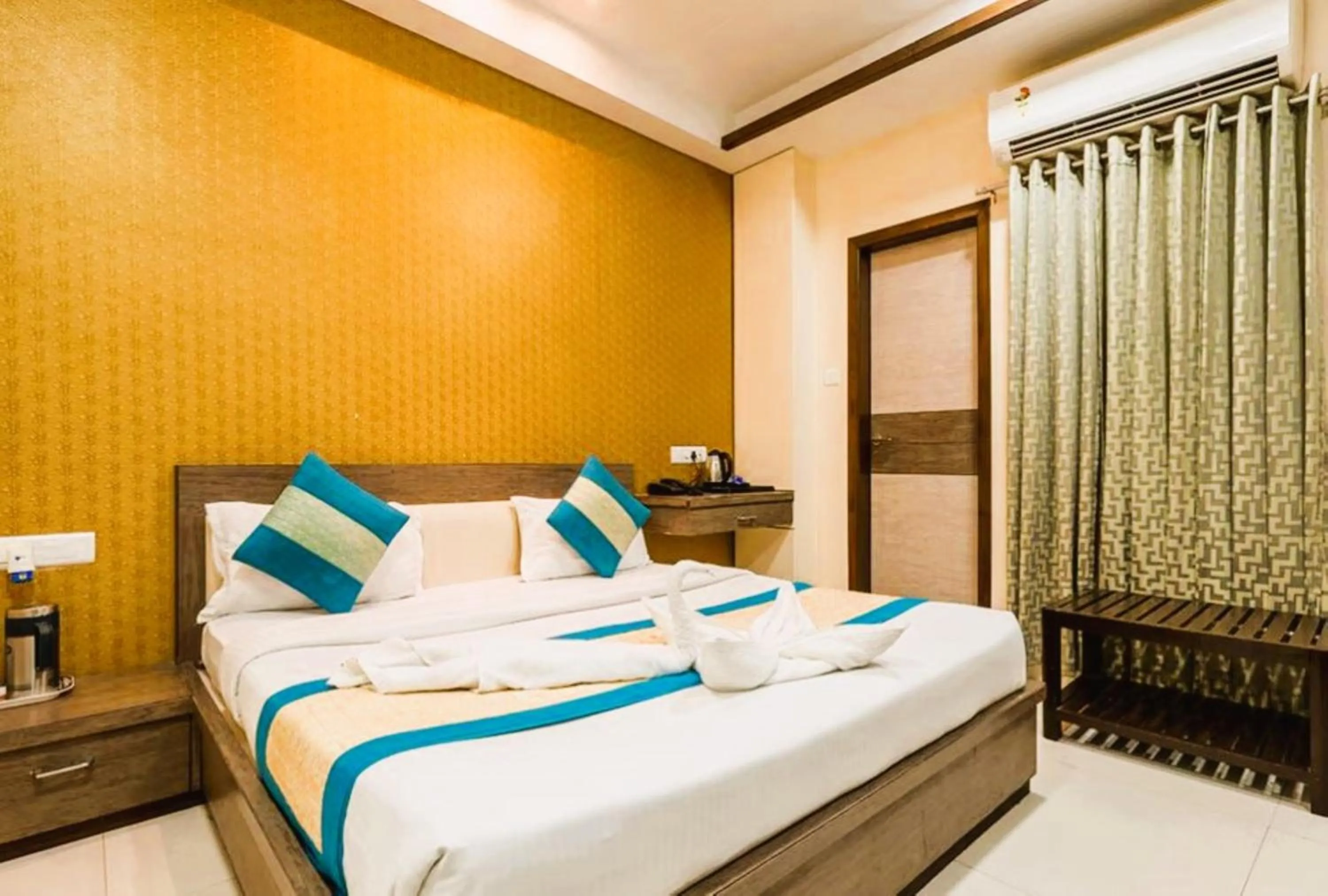 Bed in Hotel Manas Continental Gorakhpur