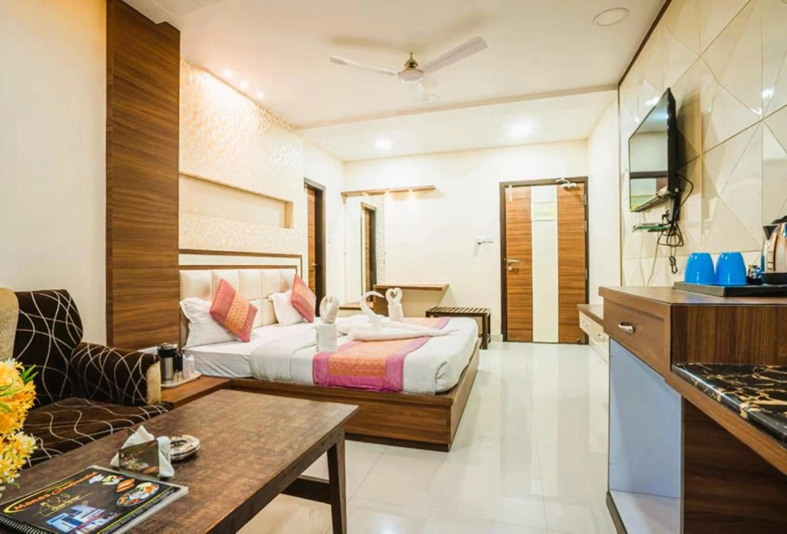 Bed in Hotel Manas Continental Gorakhpur