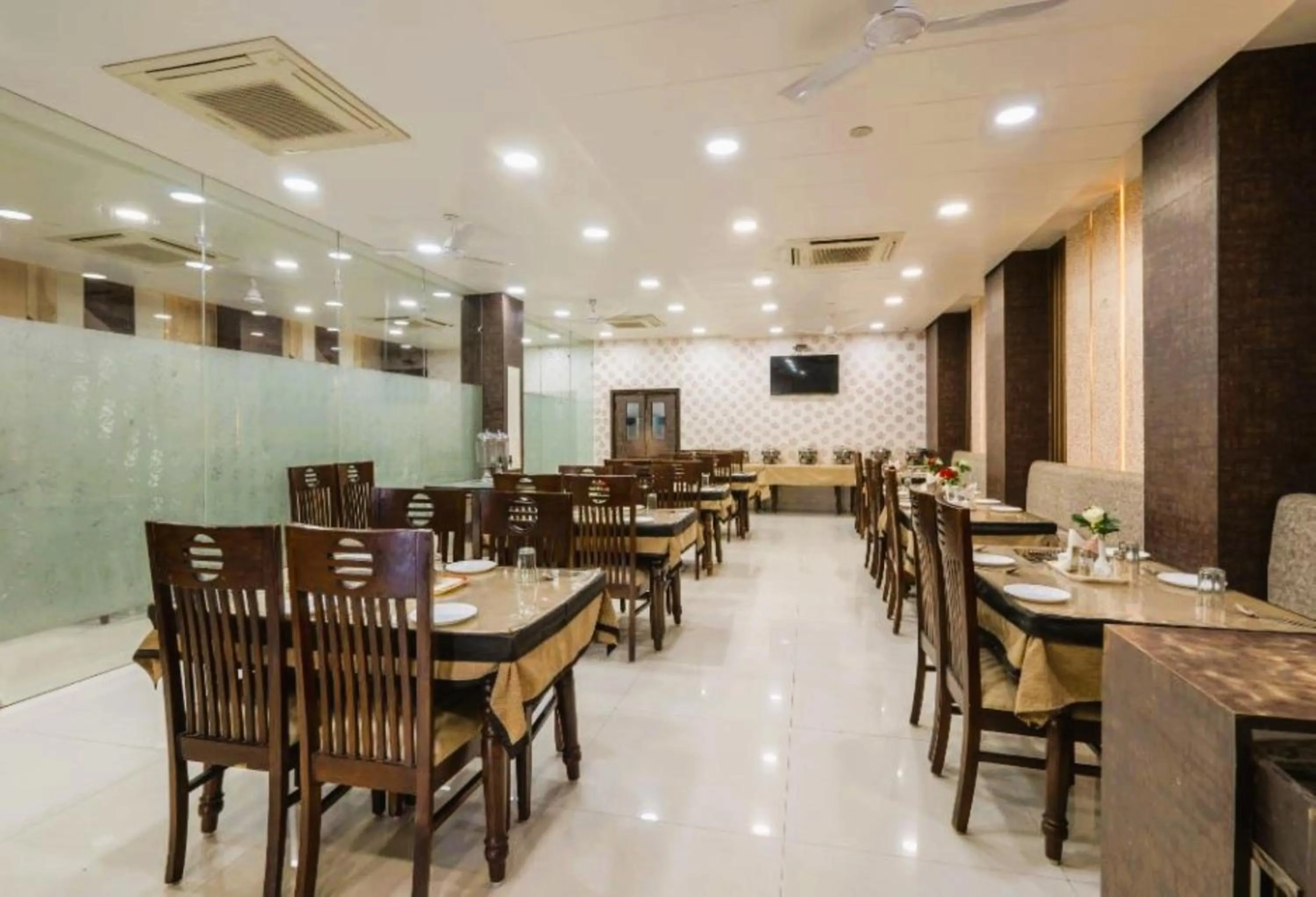 Restaurant/places to eat in Hotel Manas Continental Gorakhpur