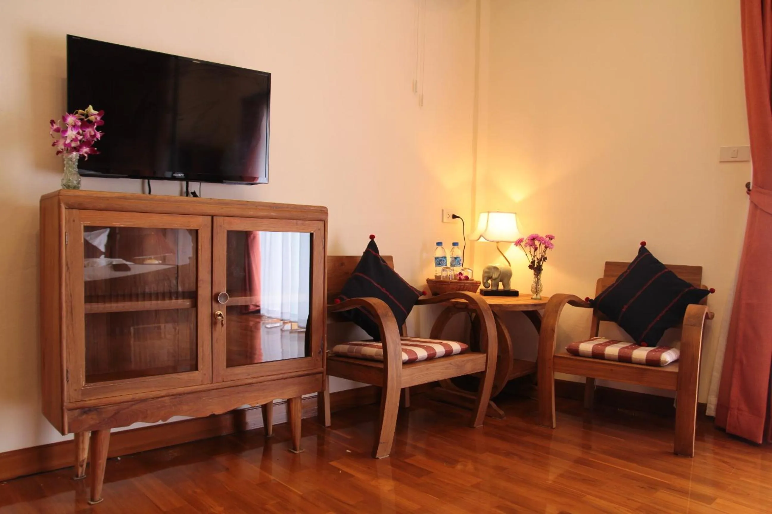 Photo of the whole room in Rustic River Boutique