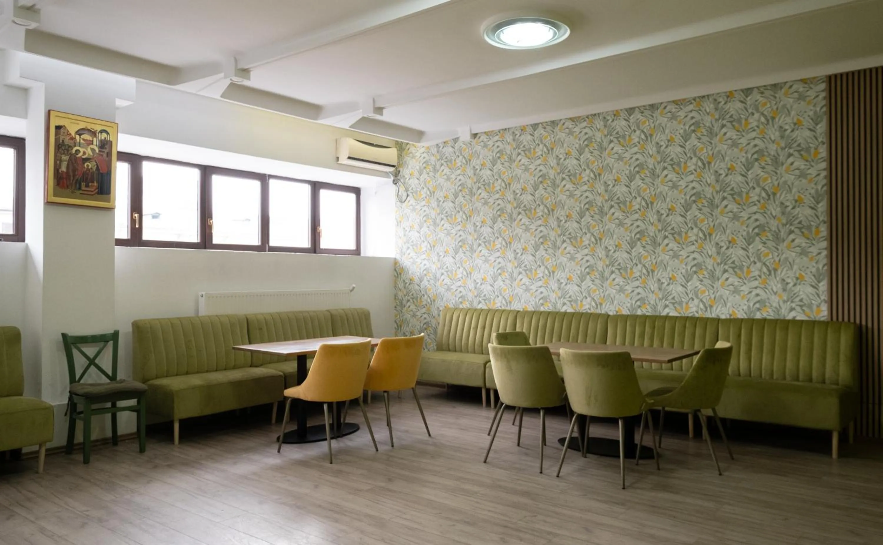 Restaurant/places to eat in Casa de Oaspeți Sfântul Nicolae