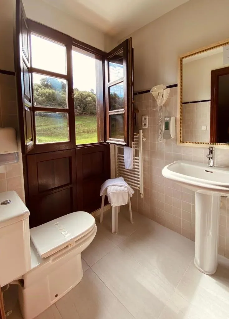 Bathroom in El Tejo de Comillas