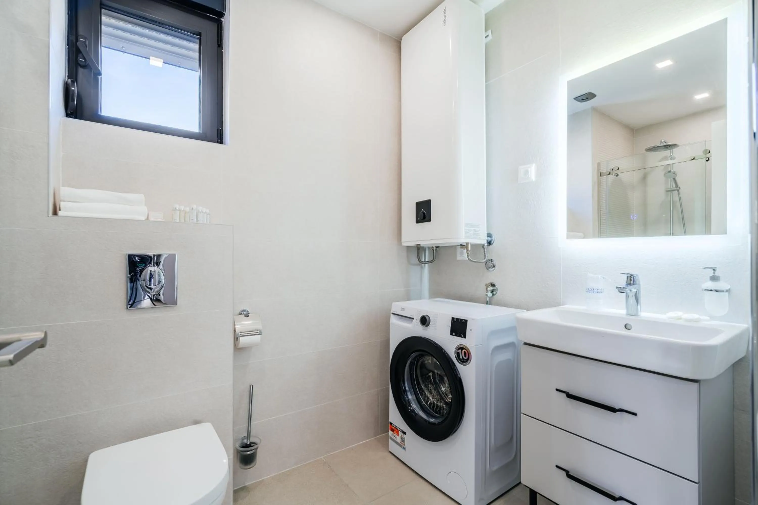 Toilet in Risan Bay