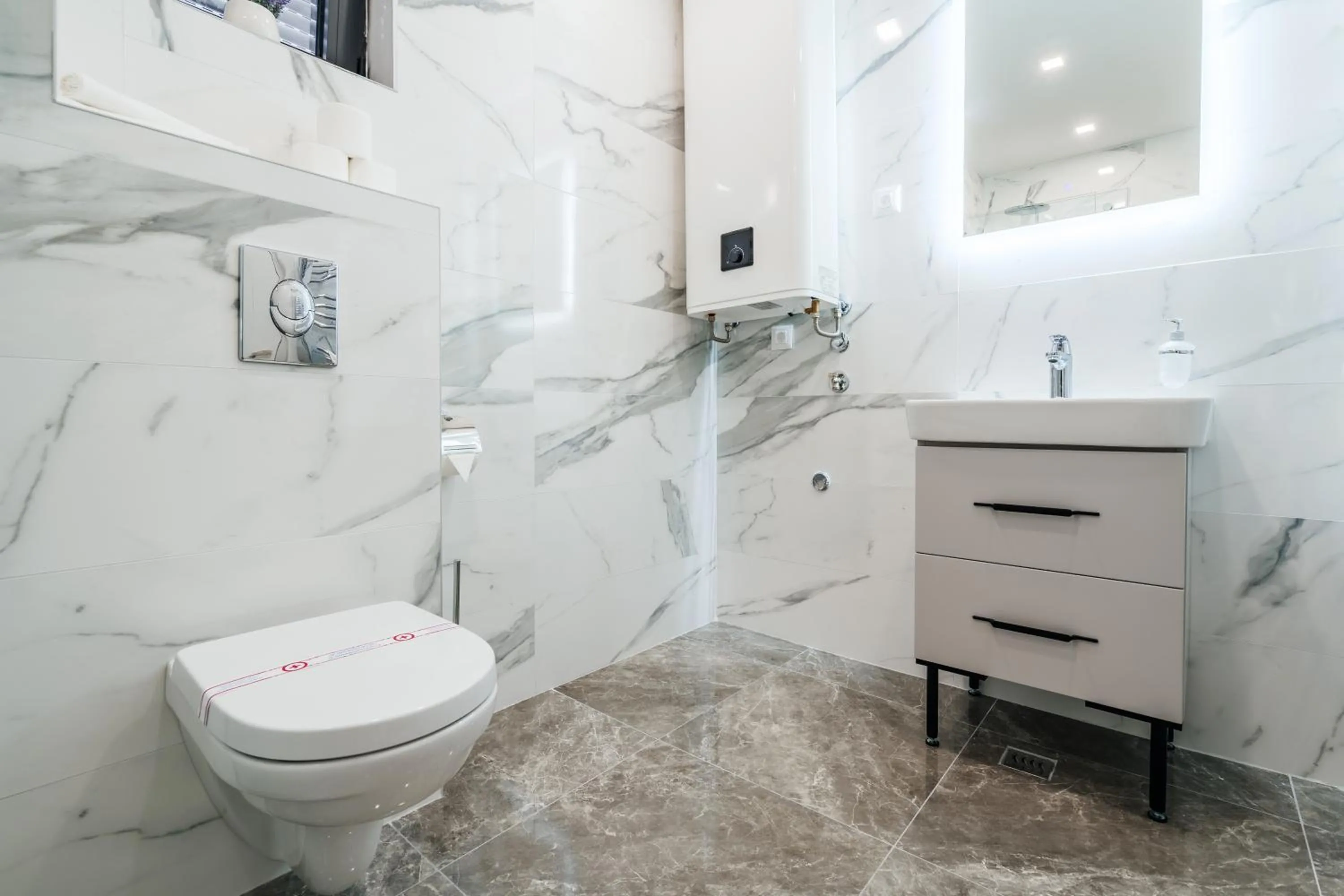 Toilet in Risan Bay