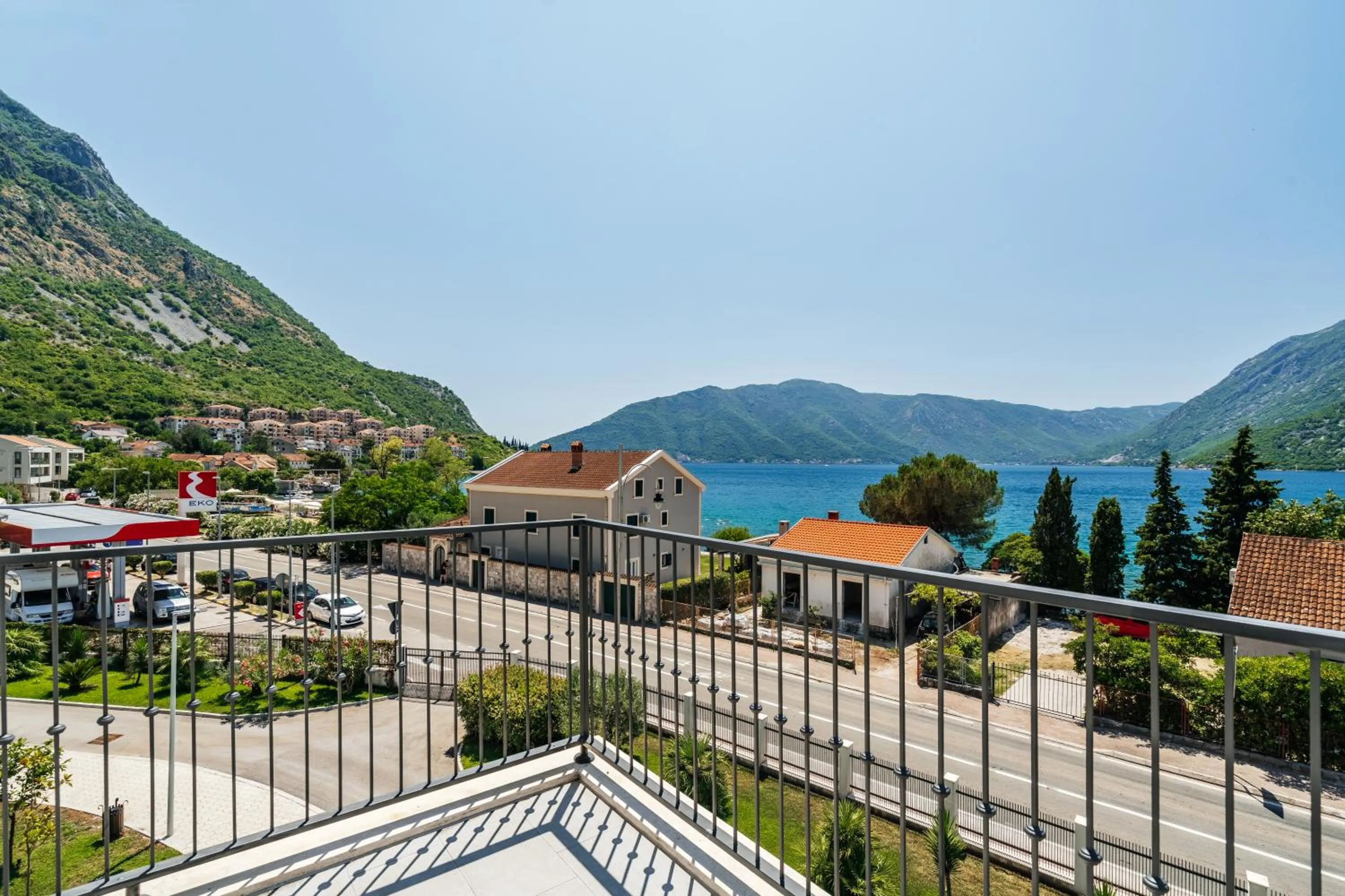 Neighbourhood in Risan Bay