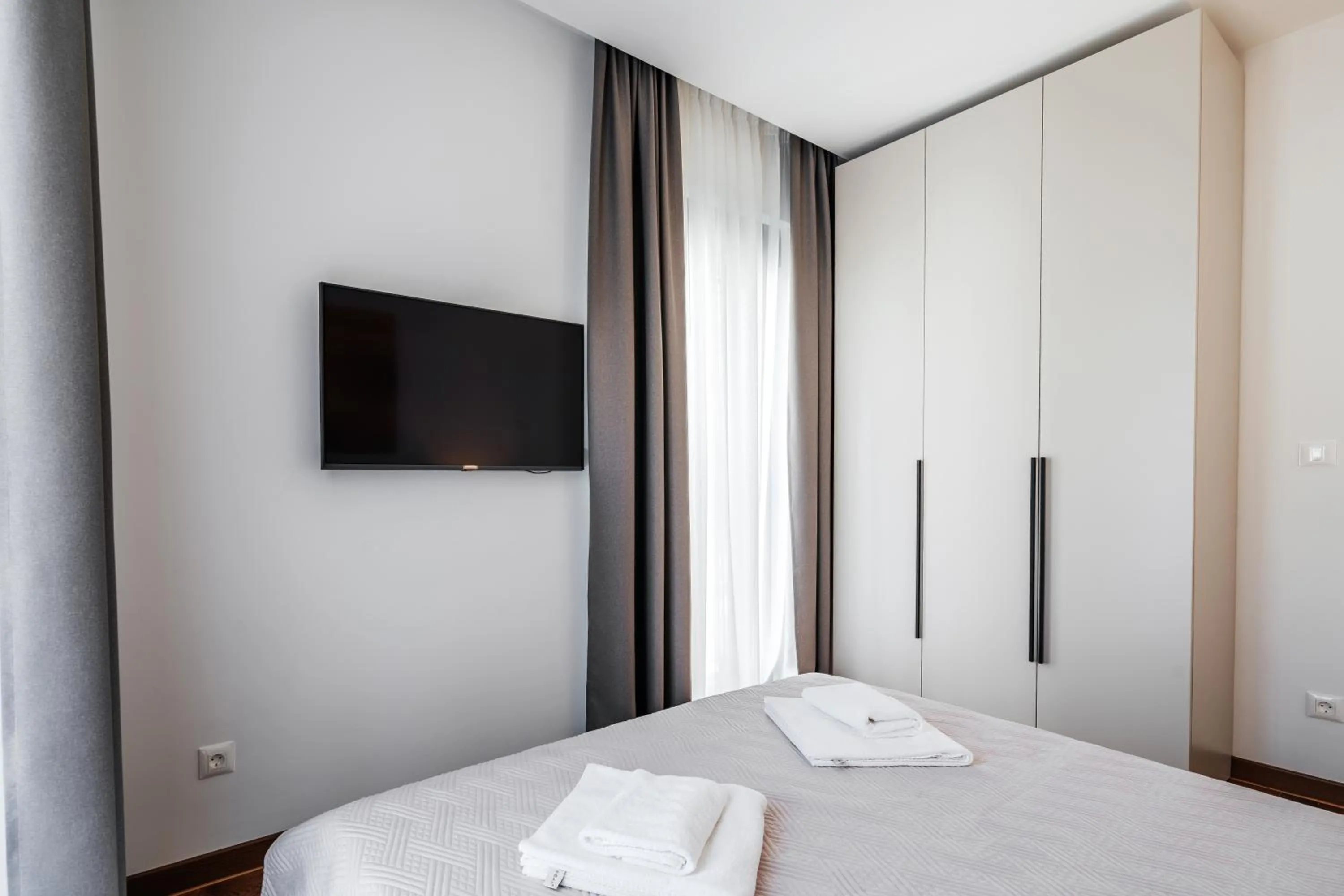 Bedroom, Bed in Risan Bay
