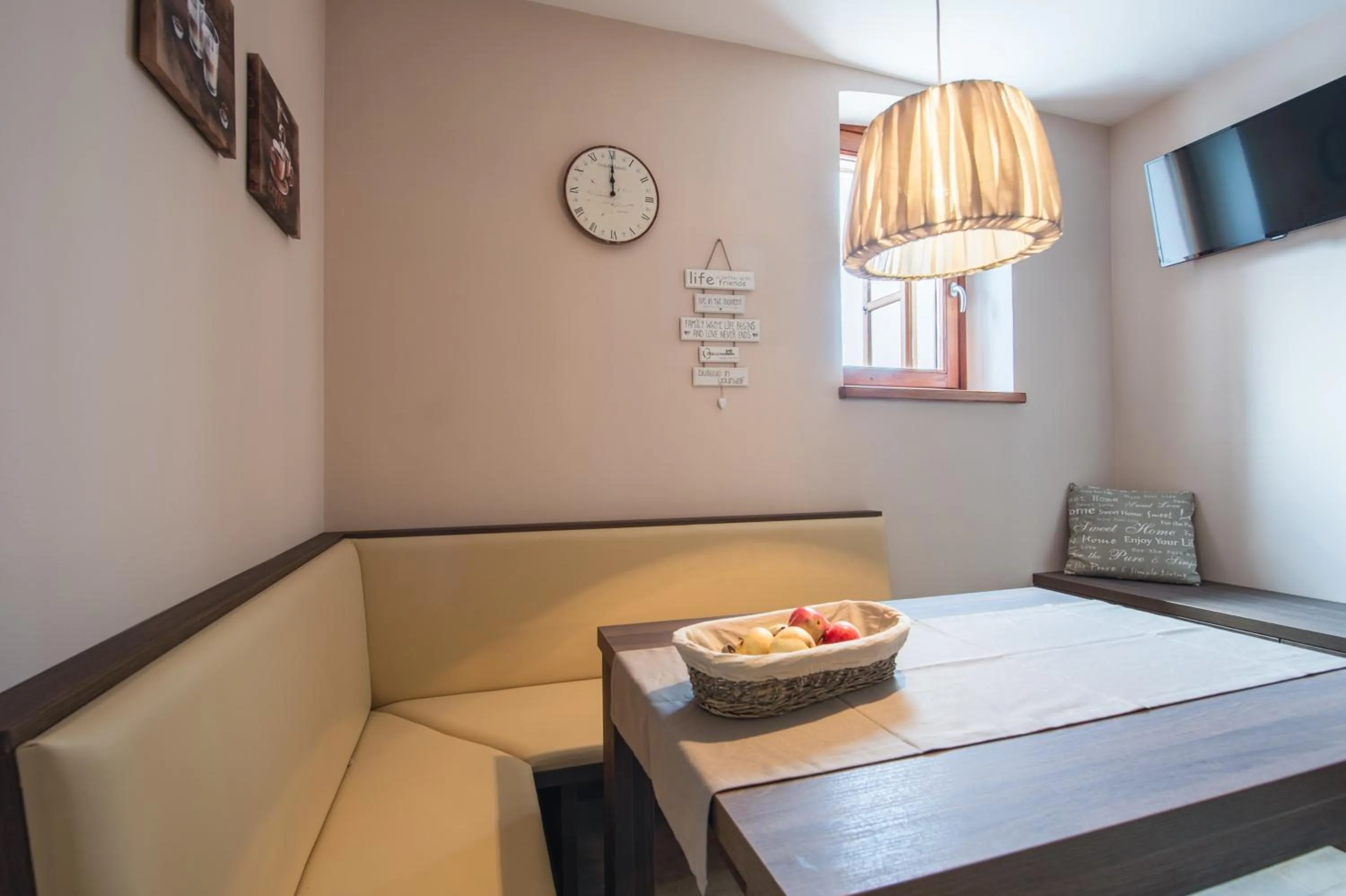 Dining area, Bed in Hotel Pri mostu