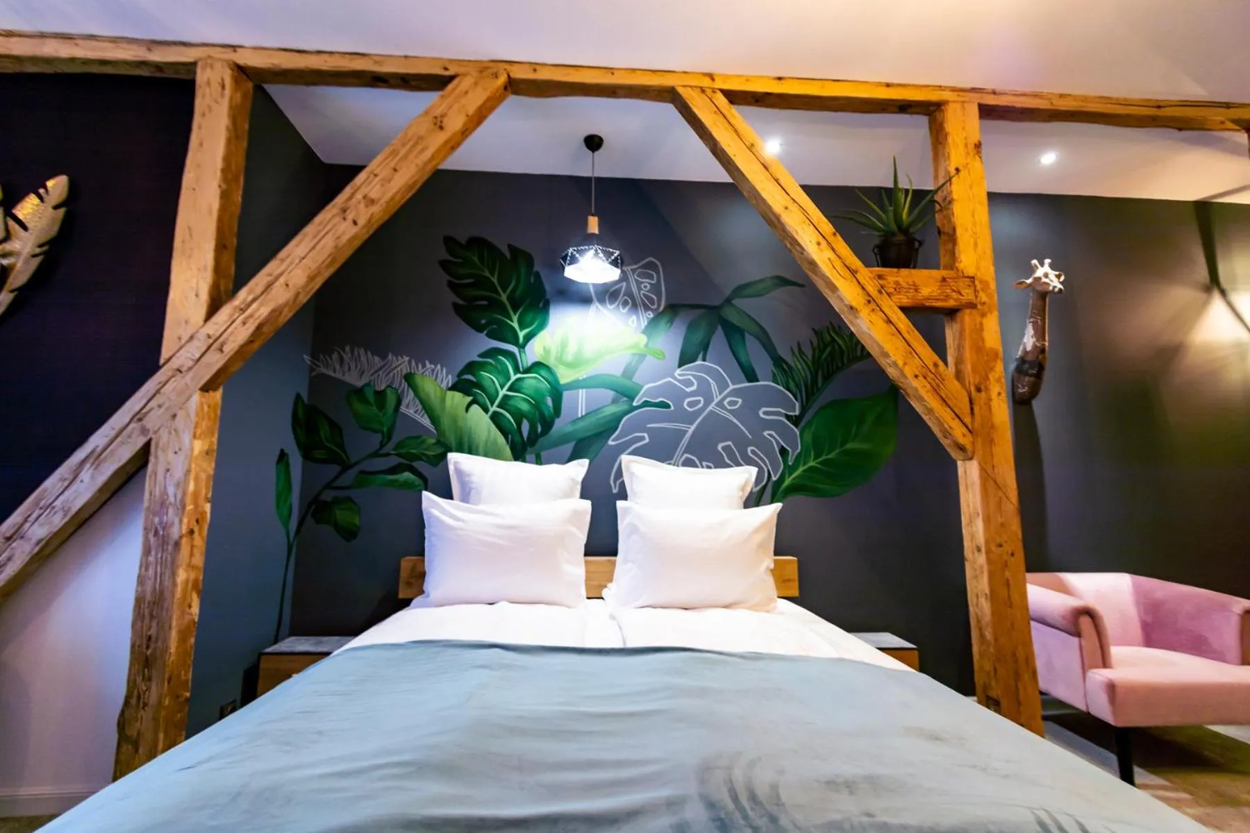 Photo of the whole room, Bed in Rabbit Hole