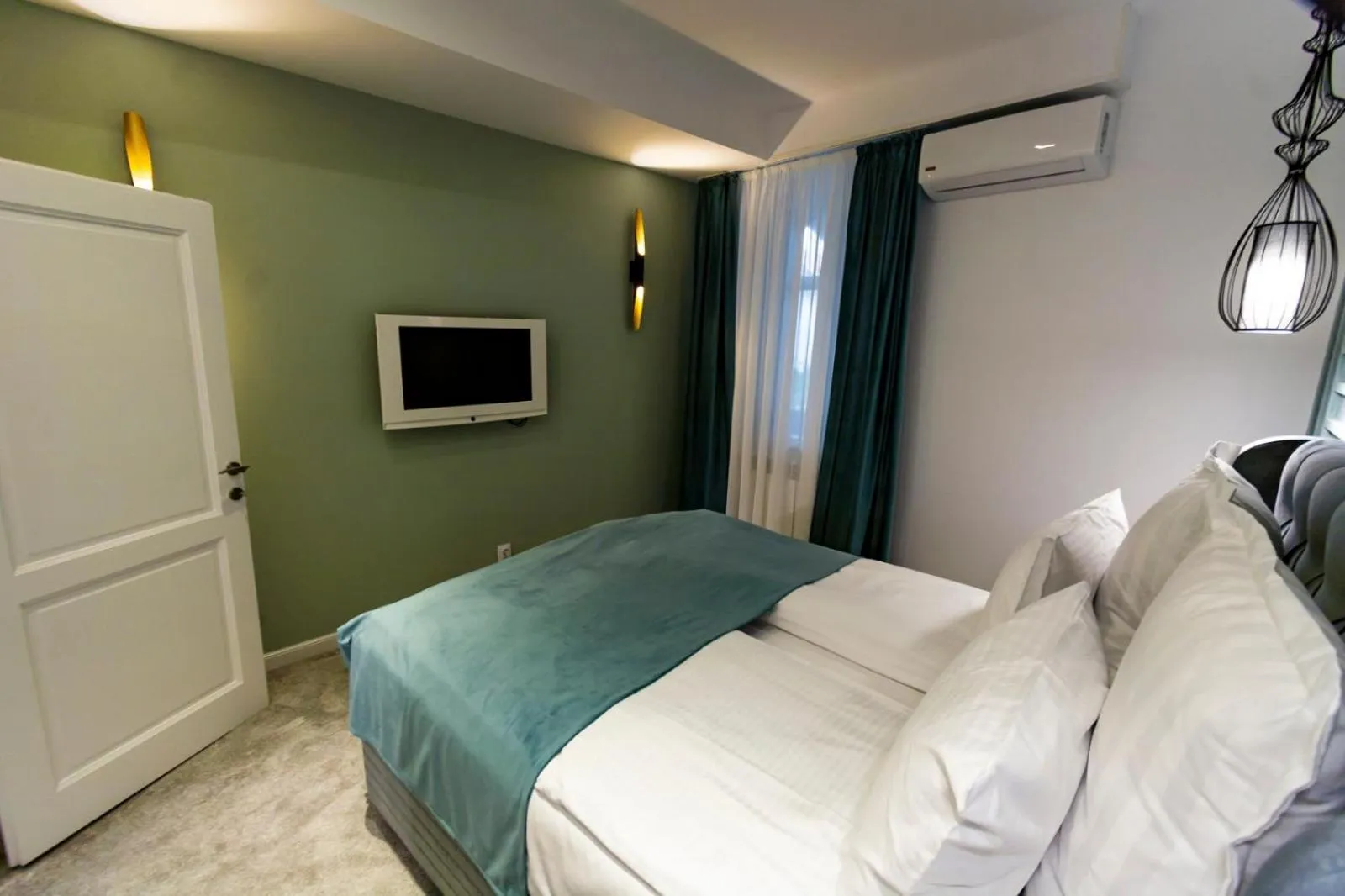 Bedroom, Bed in Rabbit Hole