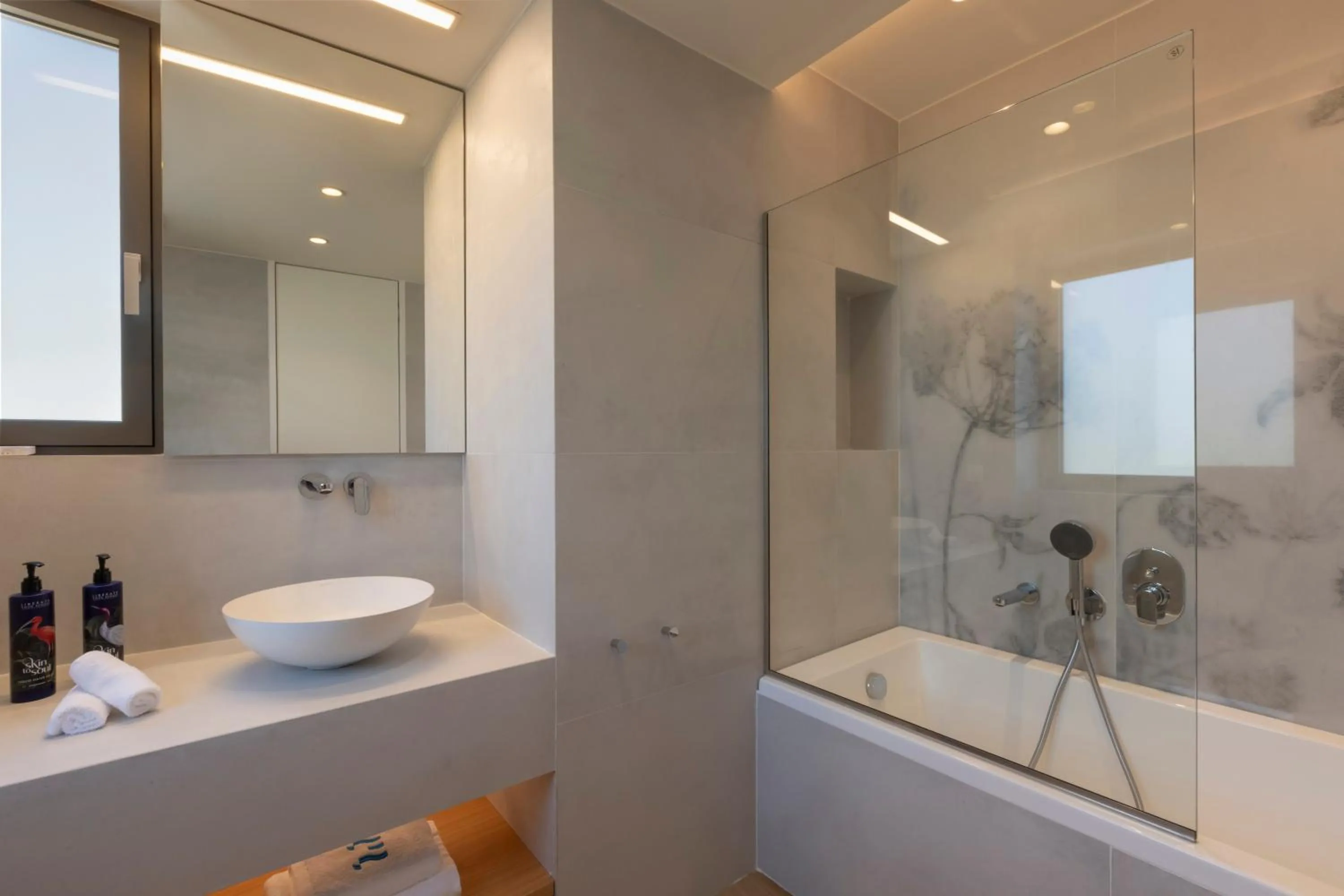 Bath in Mirage Chalkida City Resort