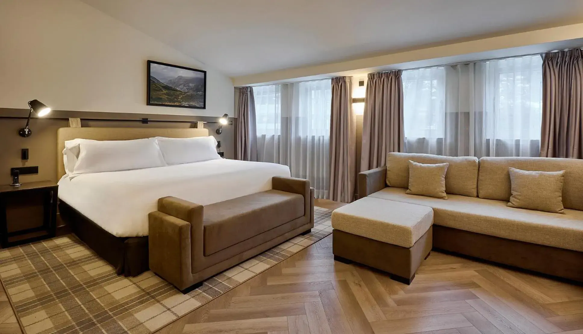 Deluxe King Room in Casa Serras Andorra Deluxe King Room in Casa Serras Andorra