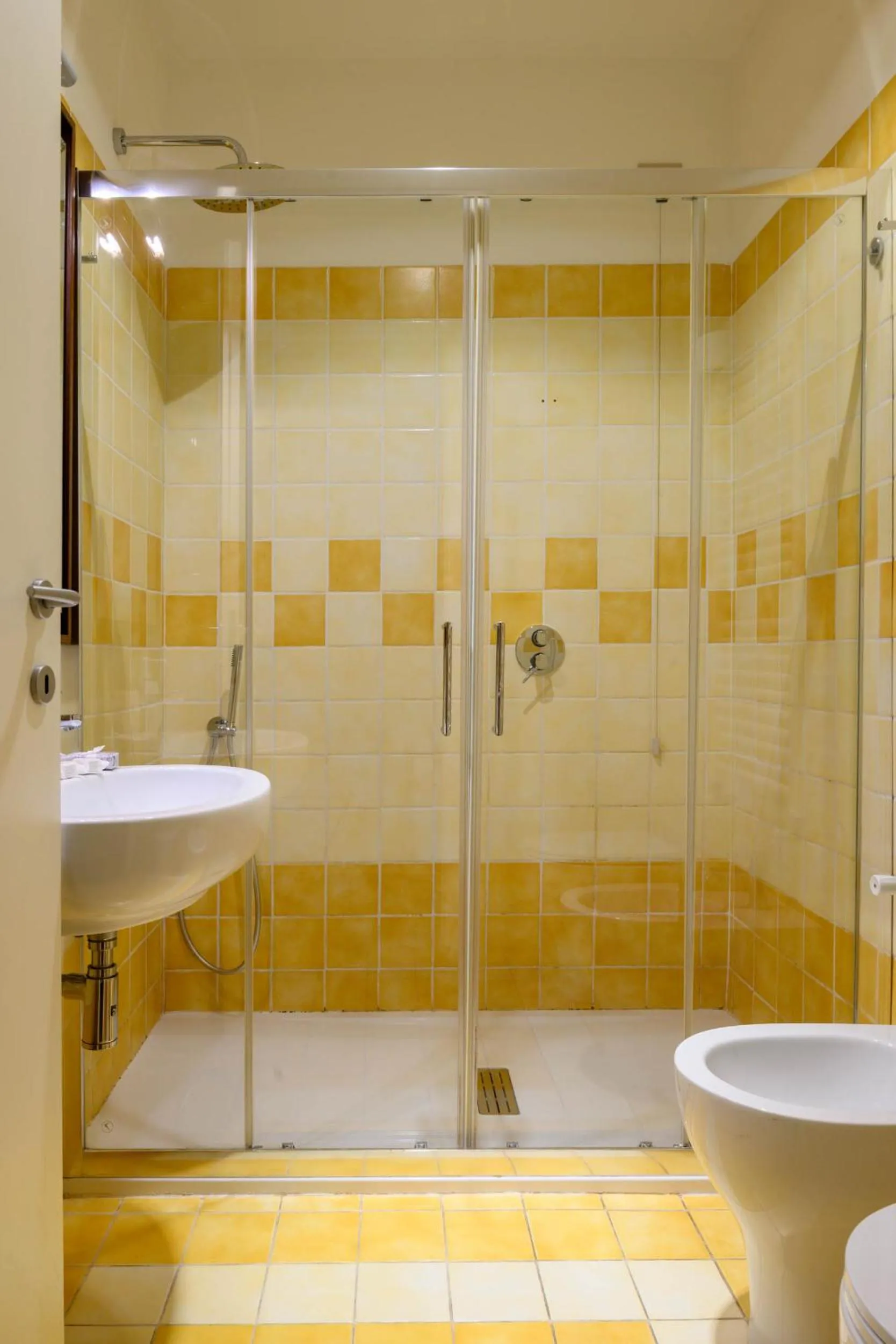 Shower in B&B Dimora Morelli