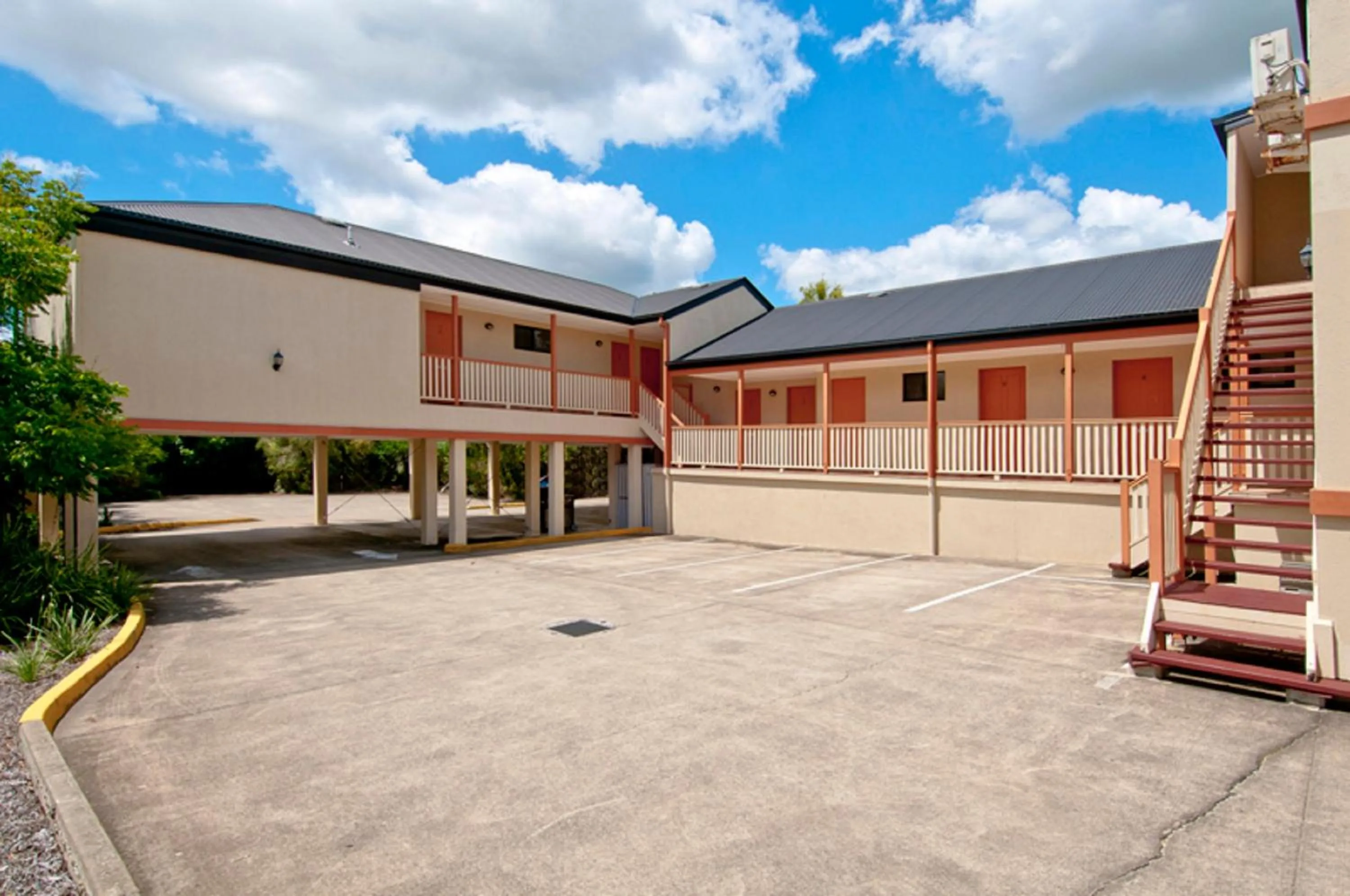 Property building in Econo Lodge Waterford