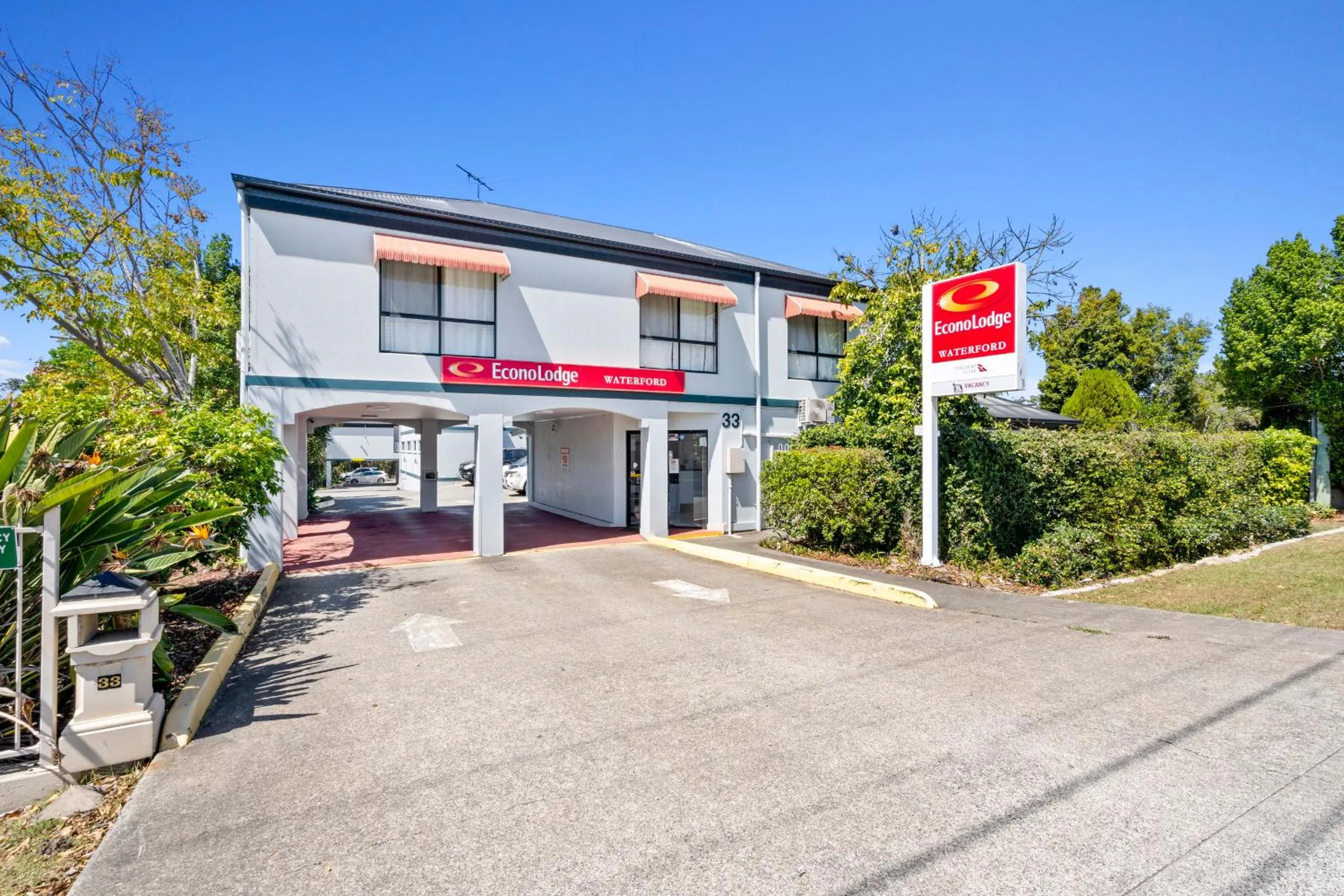 Property building in Econo Lodge Waterford