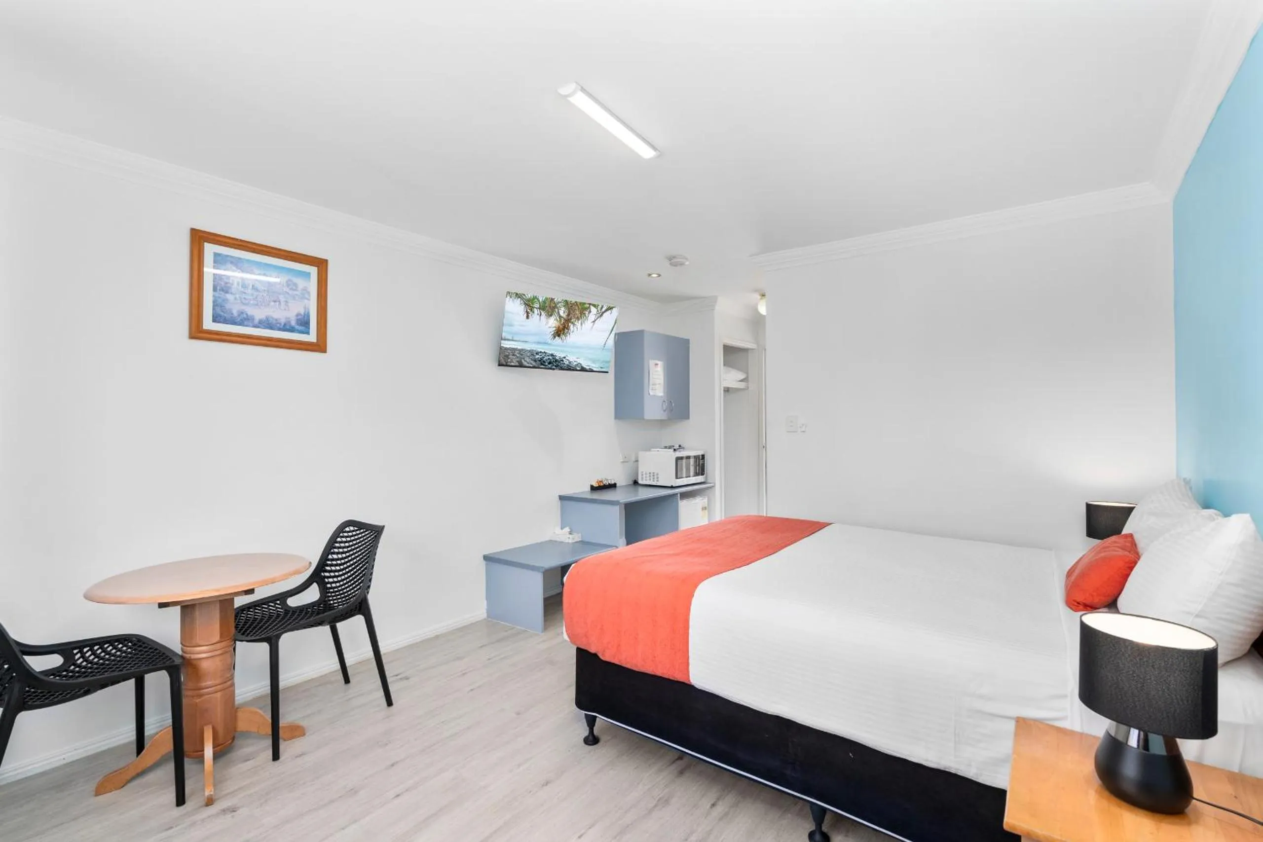 Bed in Econo Lodge Waterford