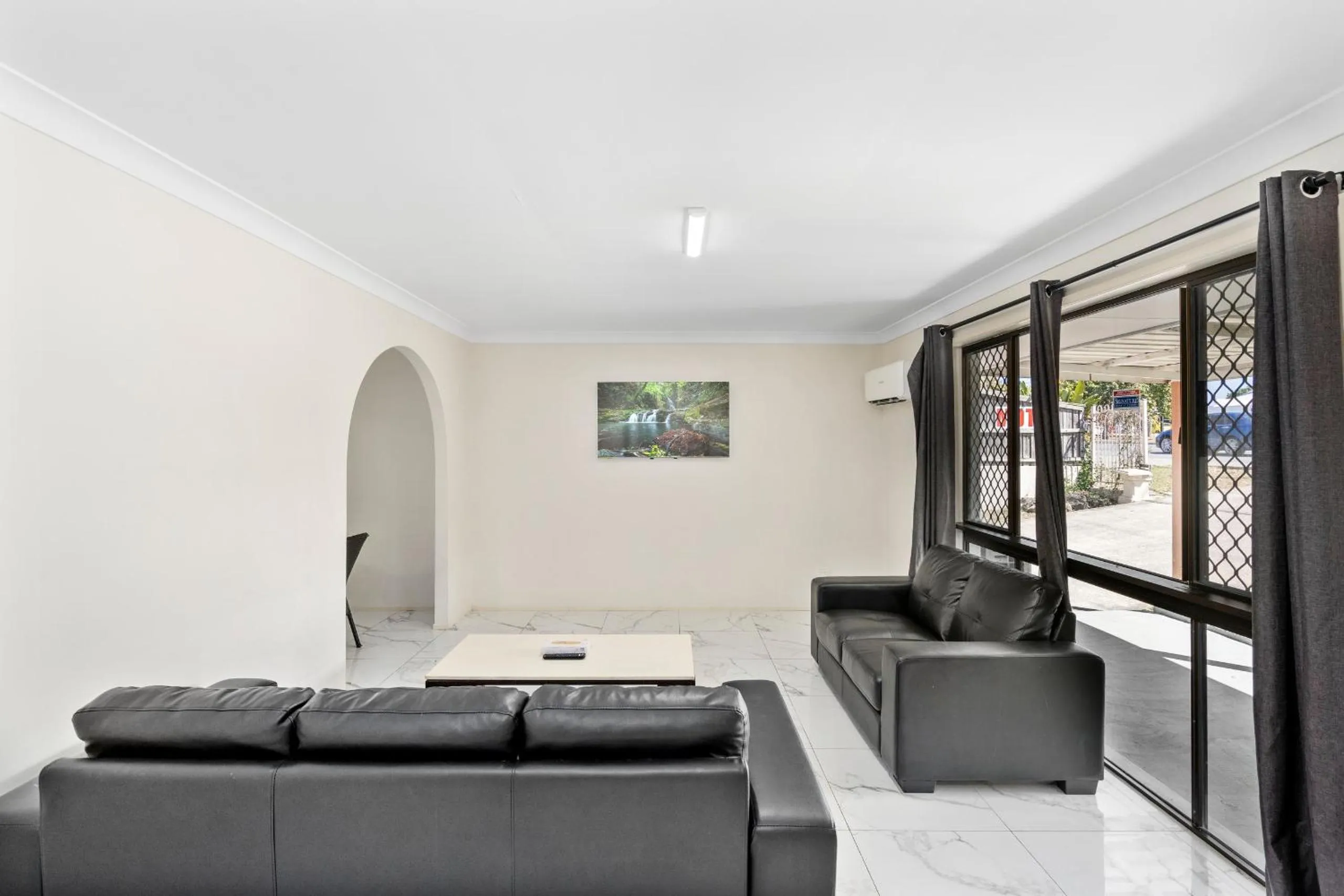 TV and multimedia in Econo Lodge Waterford