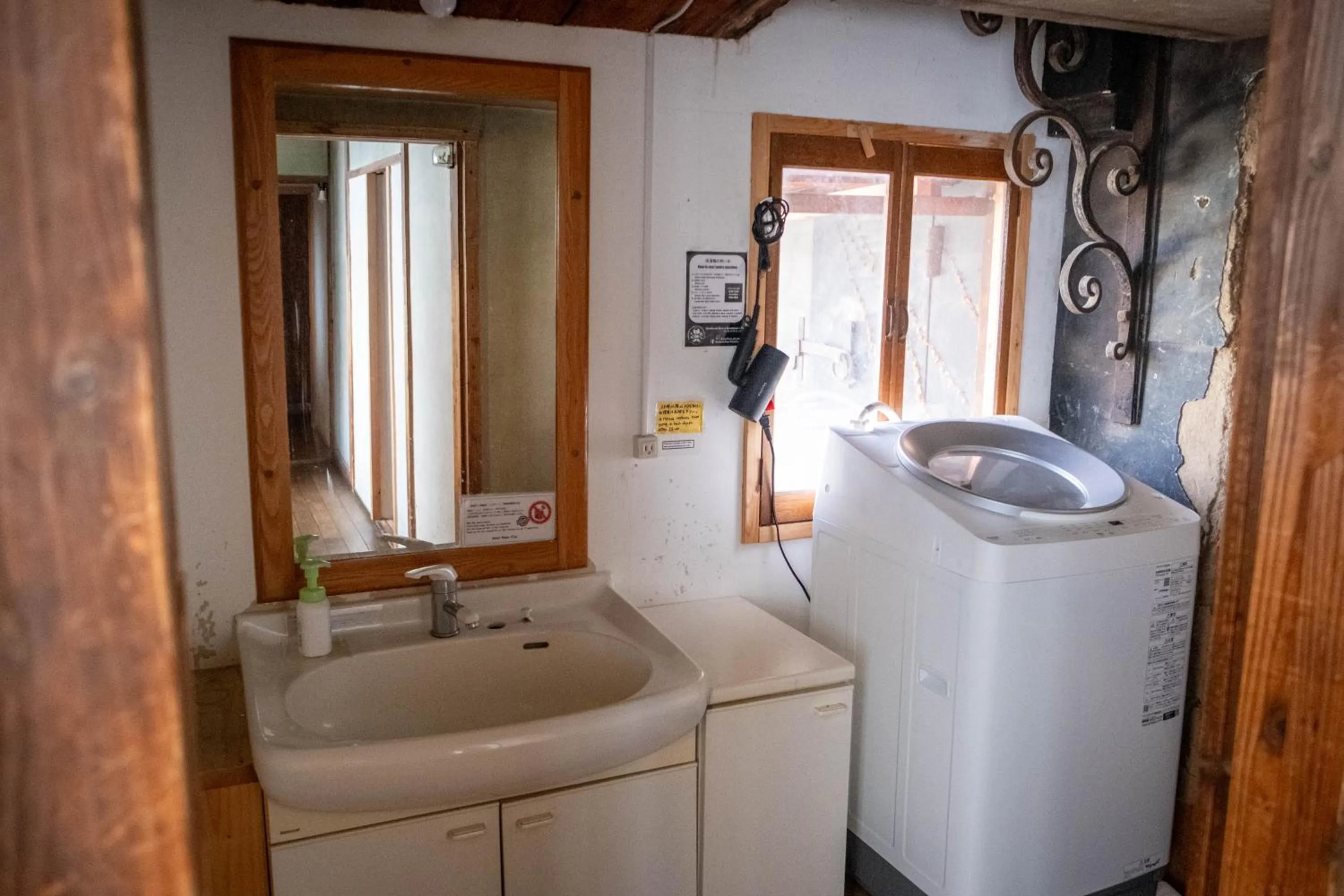 washing machine in Worldtreck Dinner & Guesthouse Pise