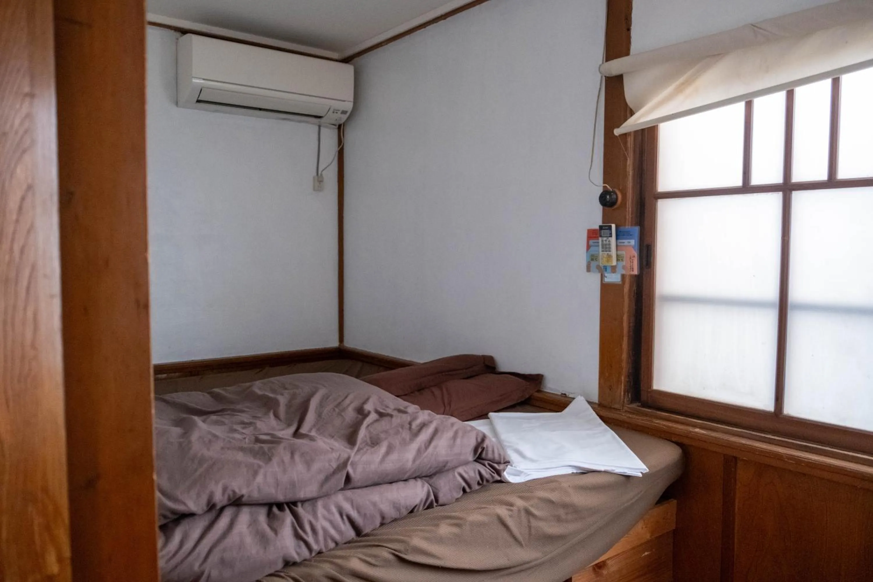 Photo of the whole room, Bed in Worldtreck Dinner & Guesthouse Pise