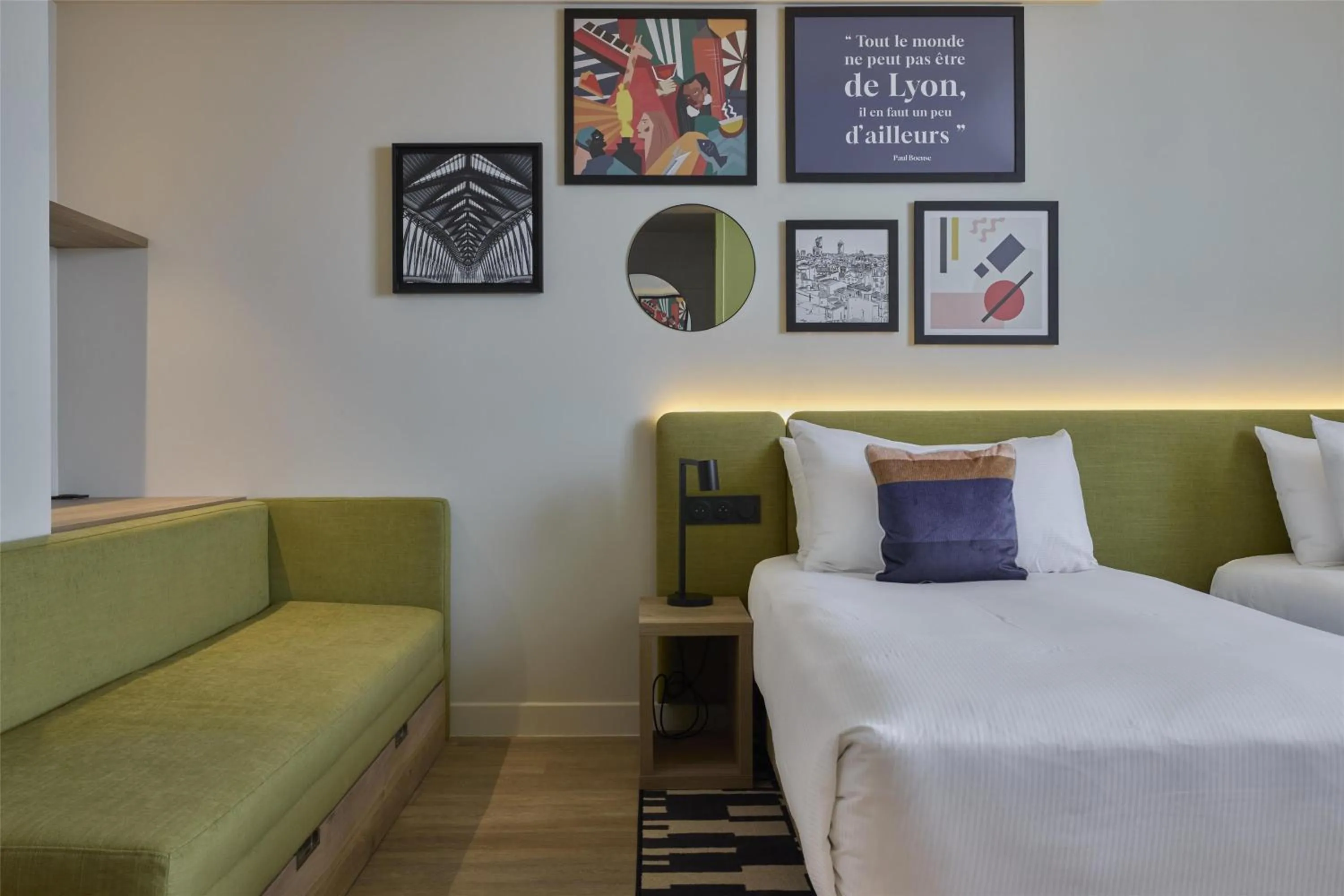 Living room, Bed in Hampton By Hilton Lyon Airport
