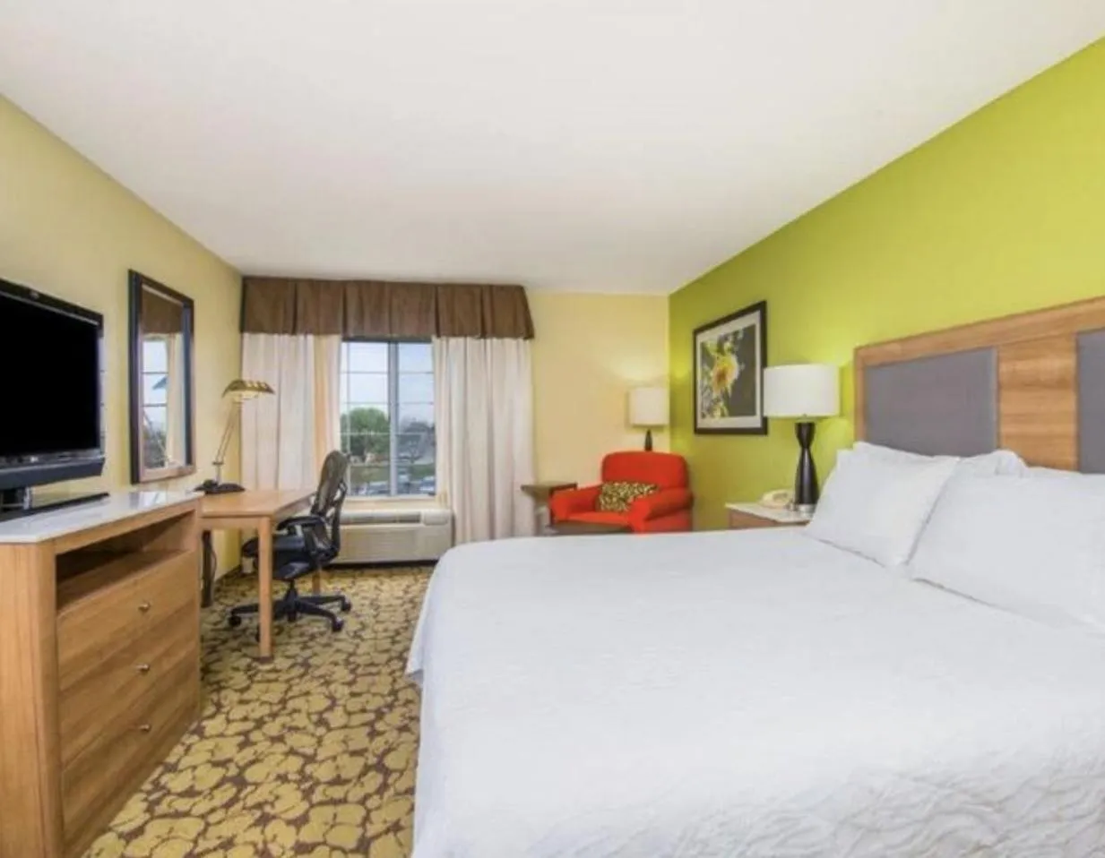 Bed in Hilton Garden Inn Wichita Airport