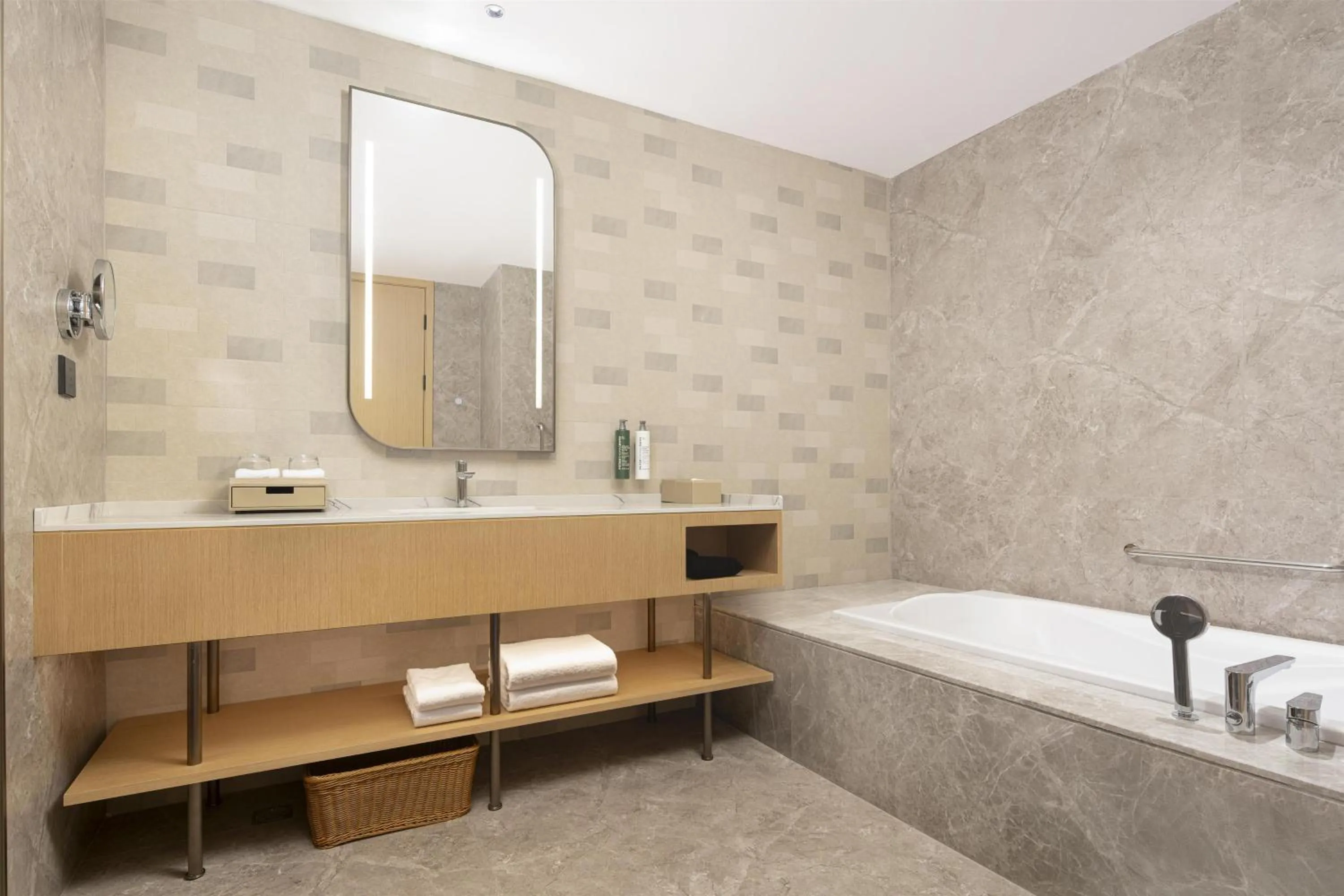 Bathroom in Hilton Garden Inn Linyi Shangcheng