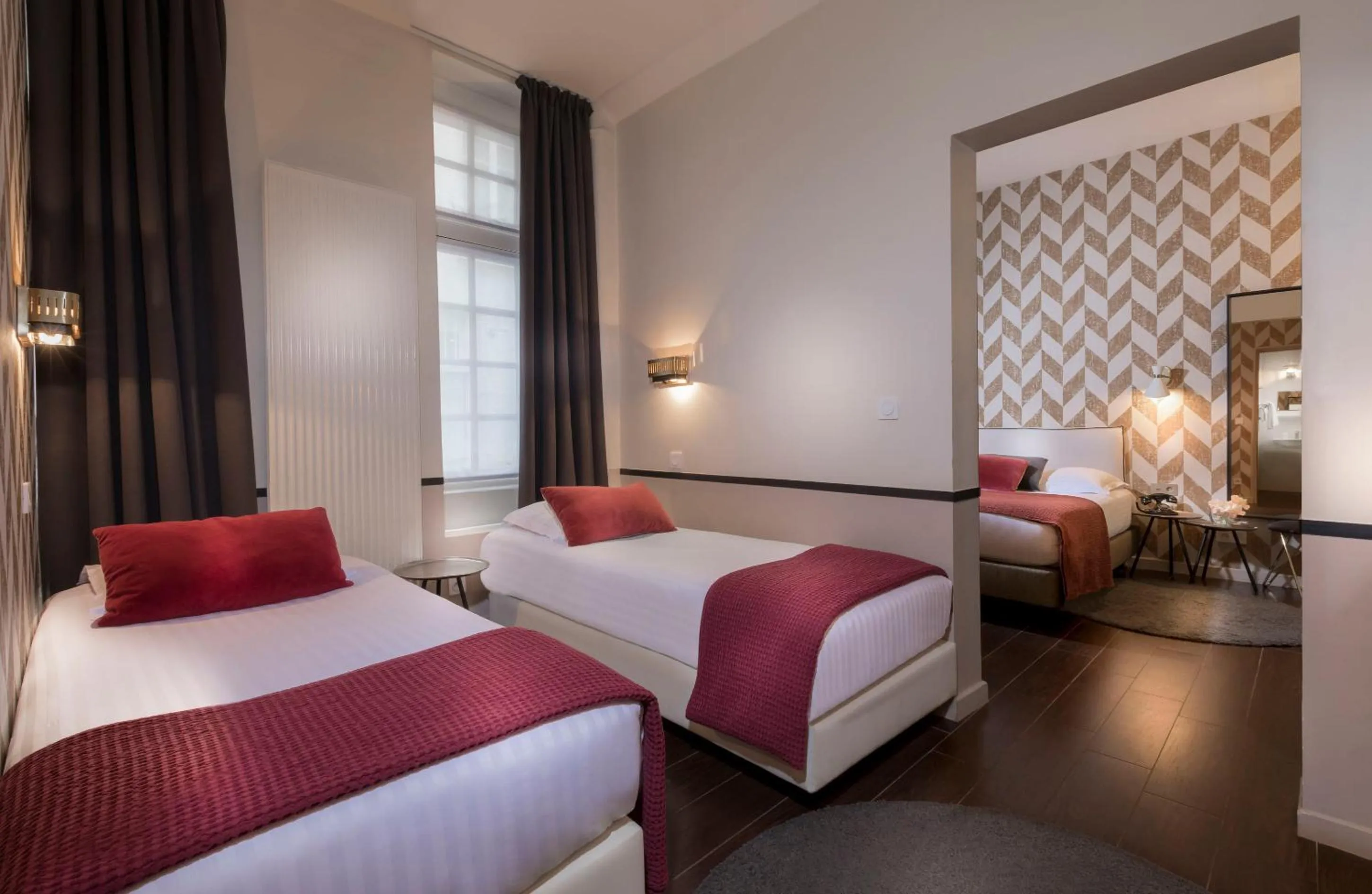 Street view, Bed in Hôtel Jeanne d'Arc Le Marais