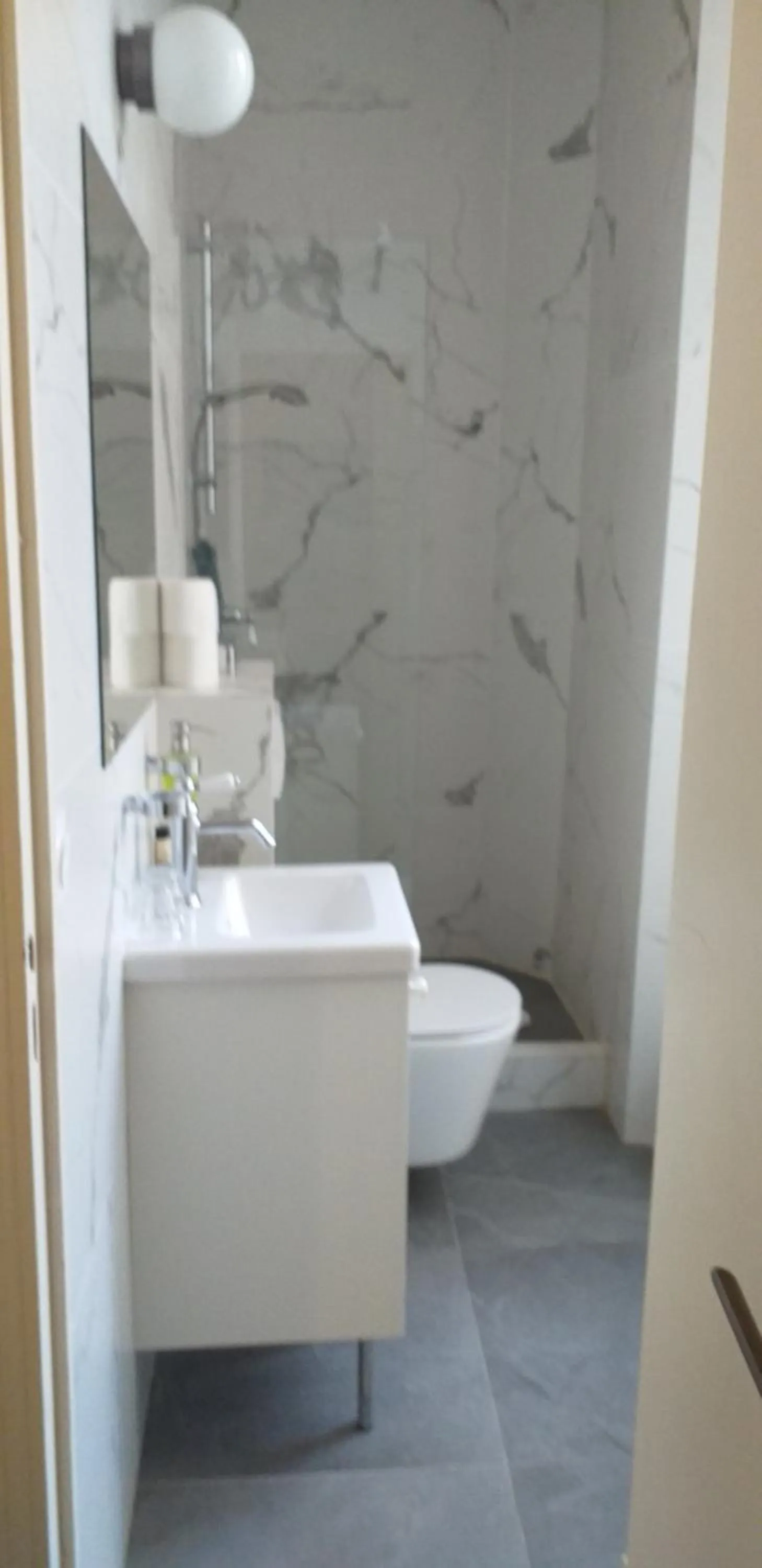 Bathroom in Hôtel Jeanne d'Arc Le Marais