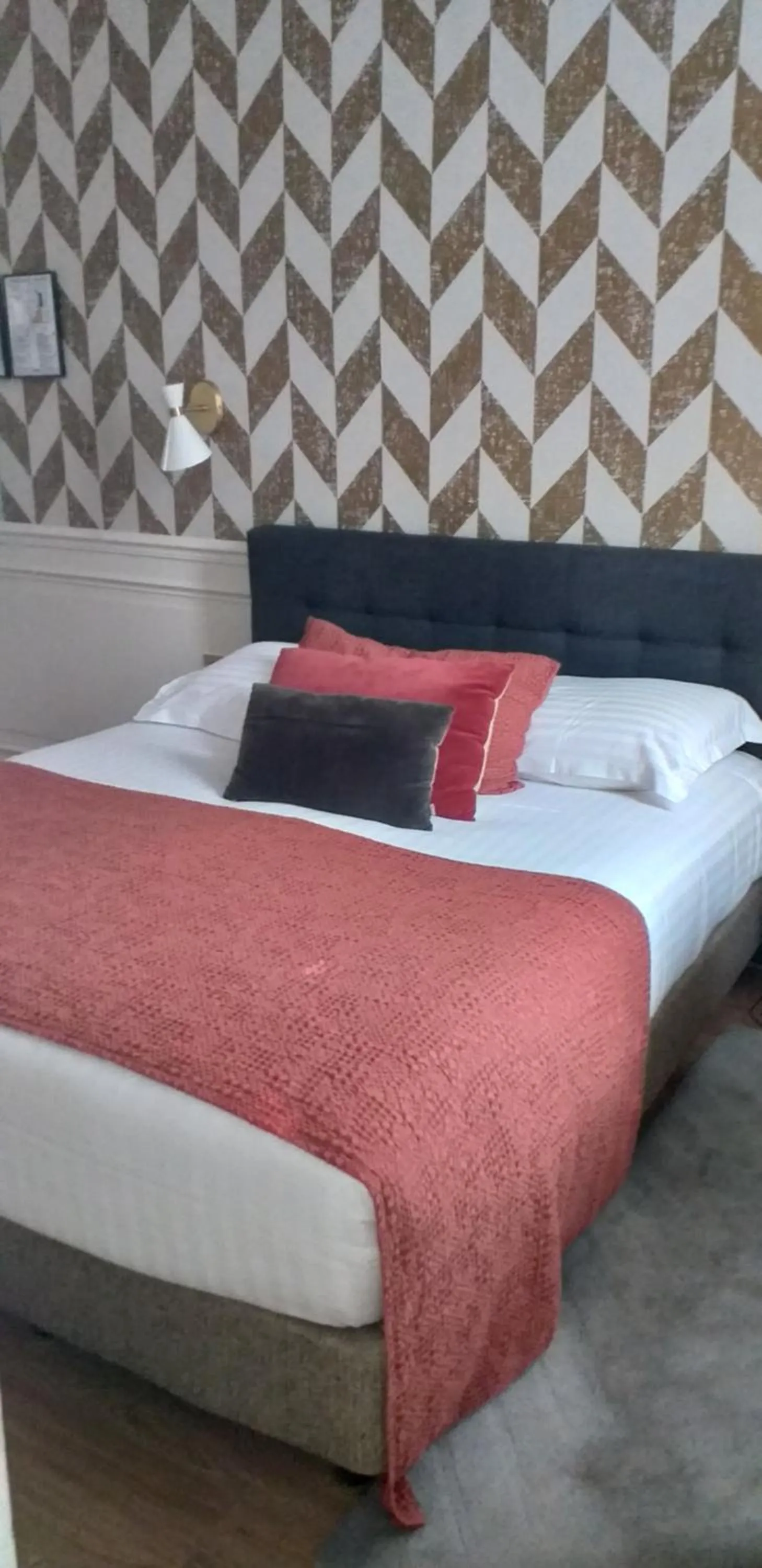 Bedroom, Bed in Hôtel Jeanne d'Arc Le Marais