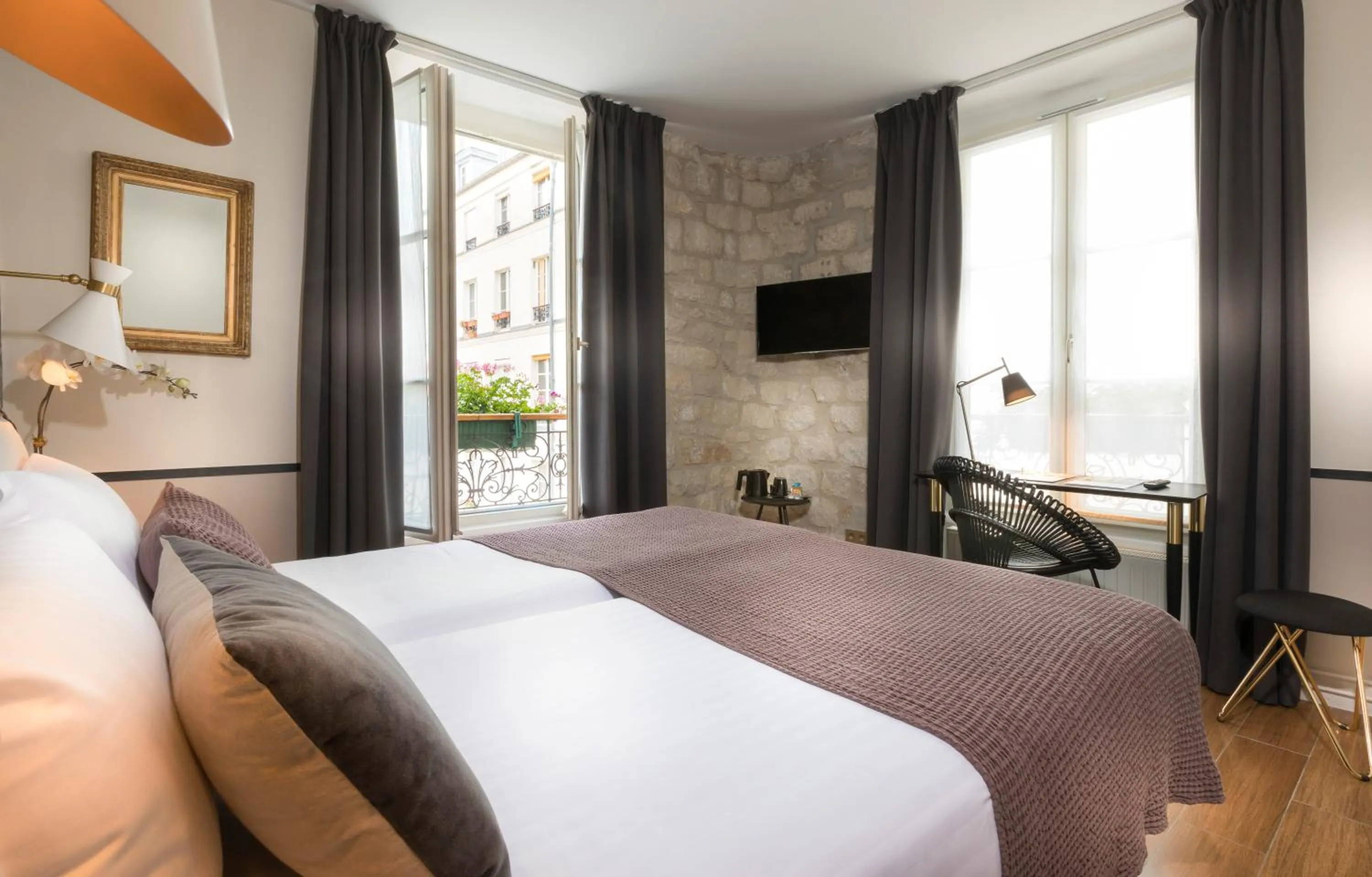Photo of the whole room, Bed in Hôtel Jeanne d'Arc Le Marais