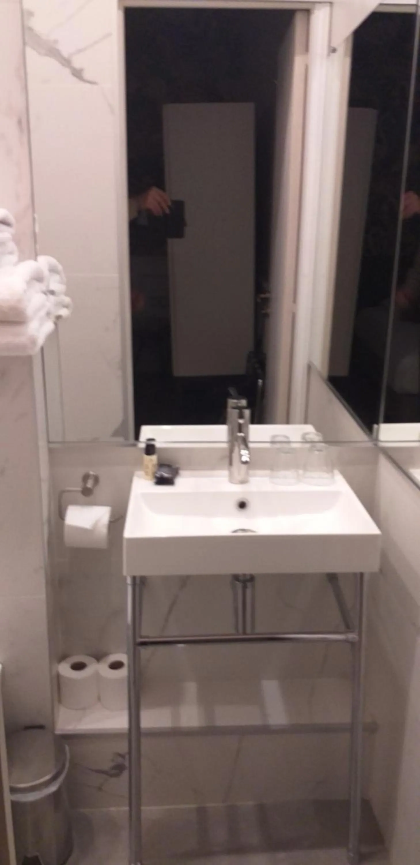 Bathroom in Hôtel Jeanne d'Arc Le Marais